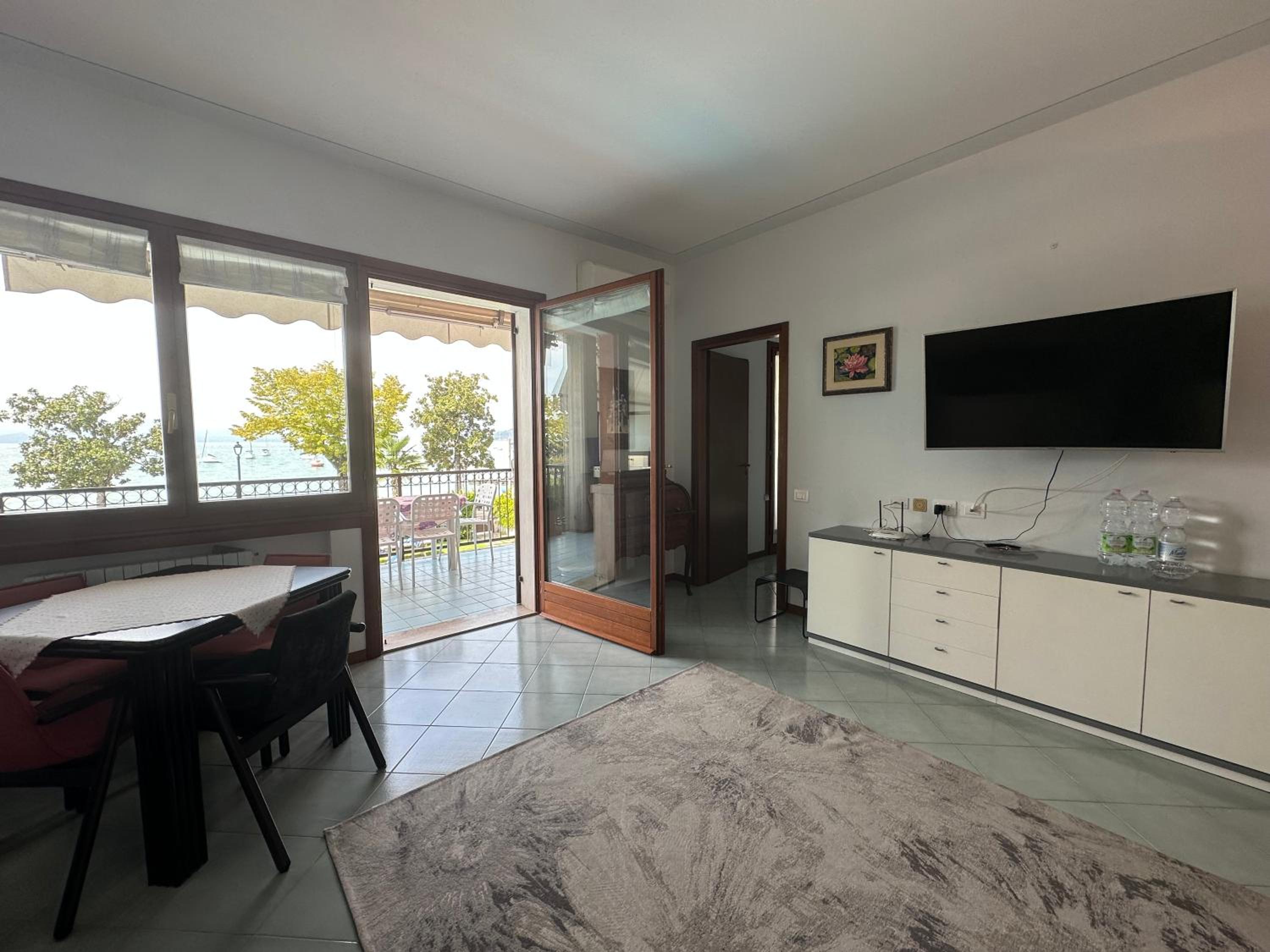 Apartment with Lake View