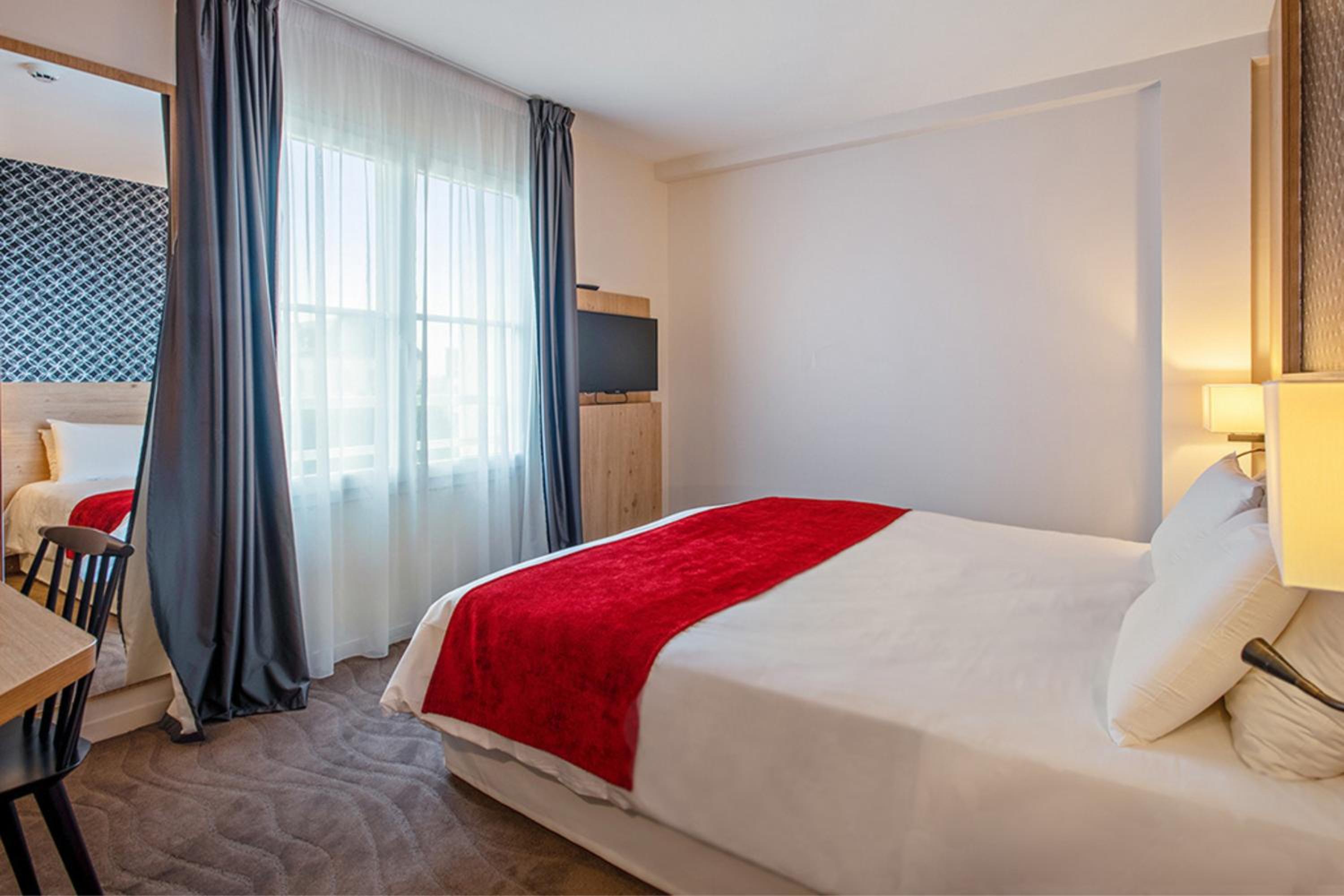 Standard Double Room - Photo 10