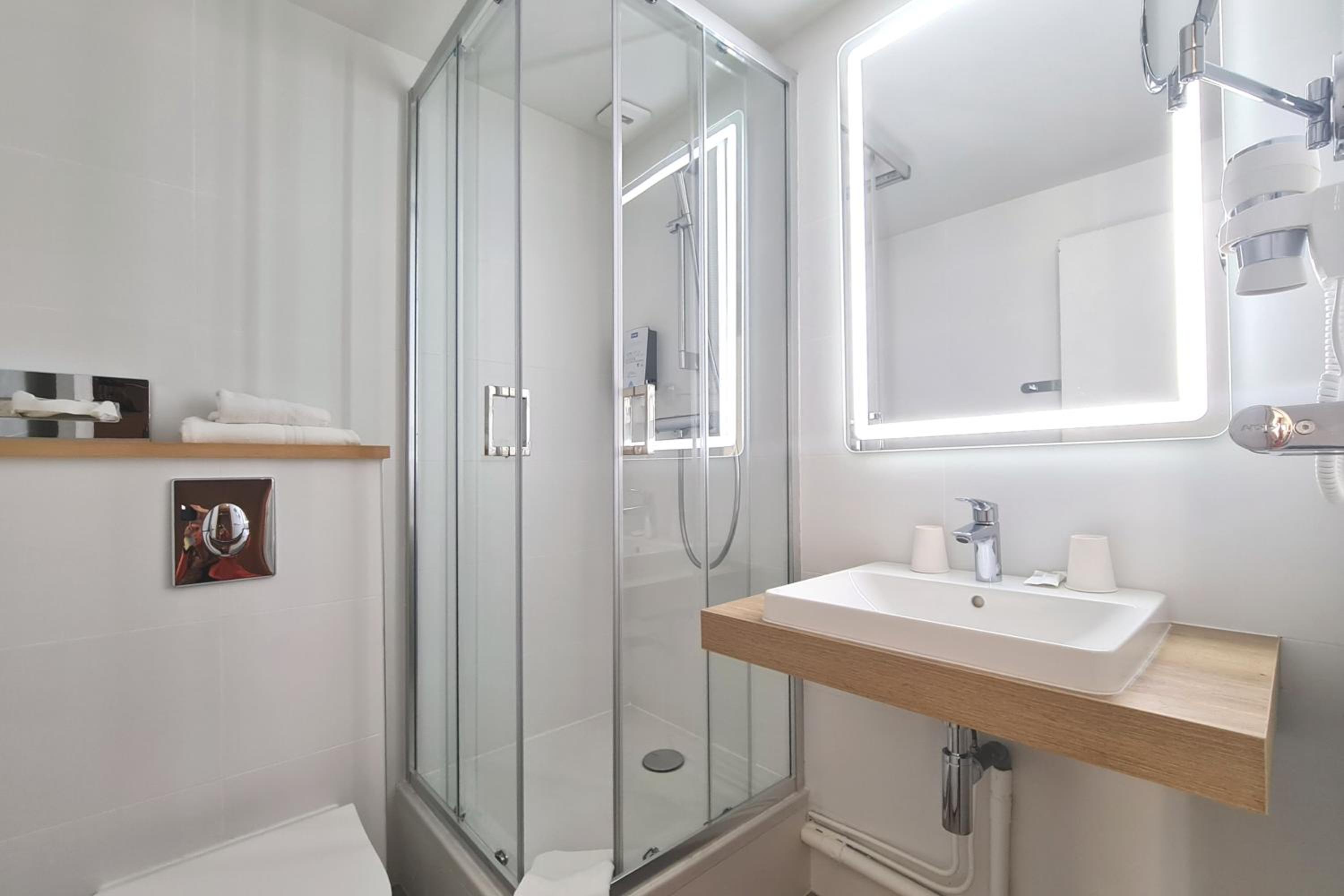 Standard Double Room - Photo 6