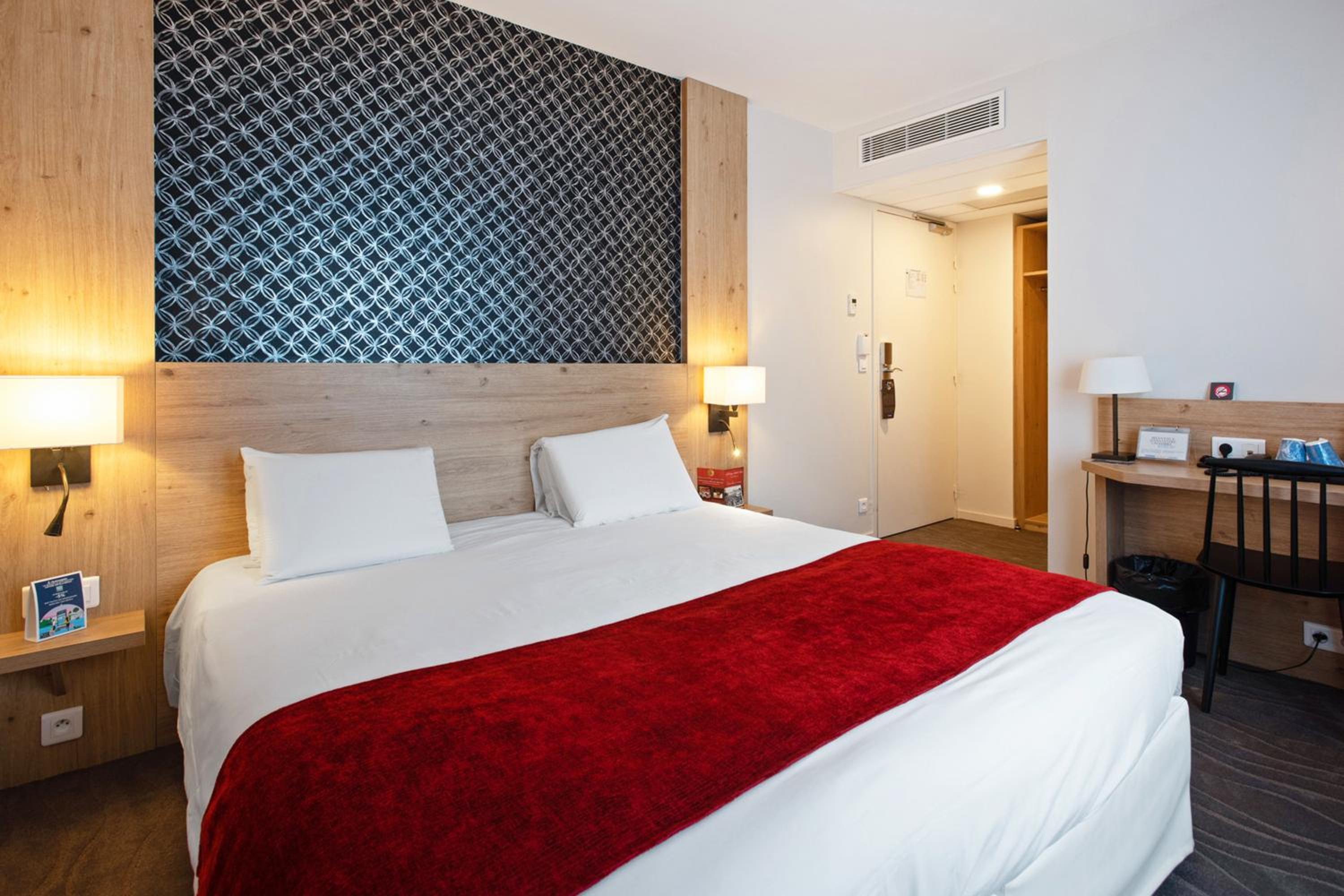 Standard Double Room - Photo 9