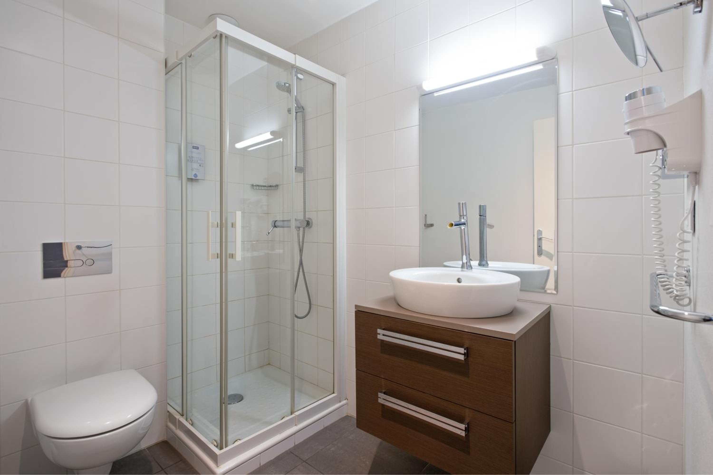 Standard Double Room - Photo 7