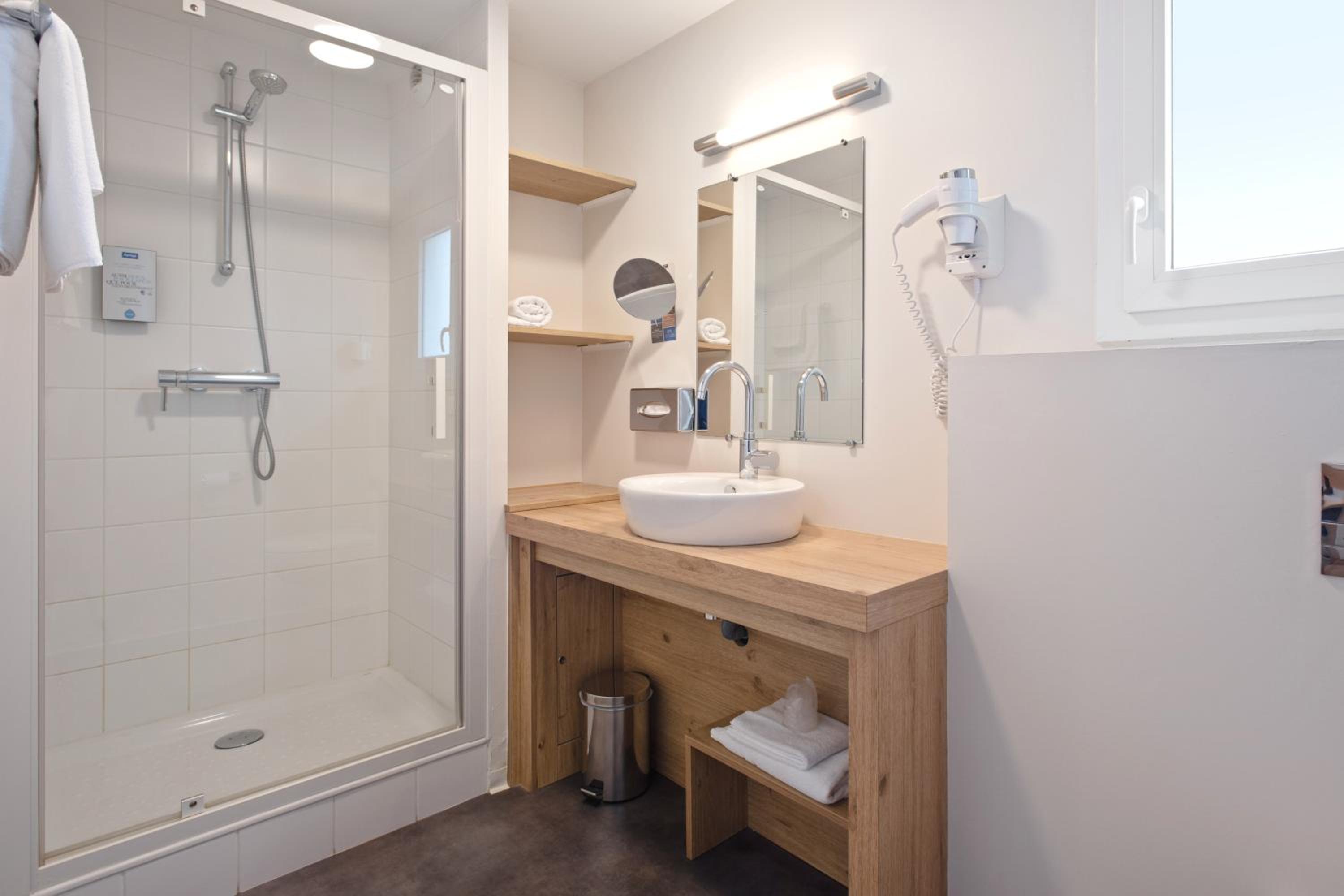 Standard Double Room - Photo 3