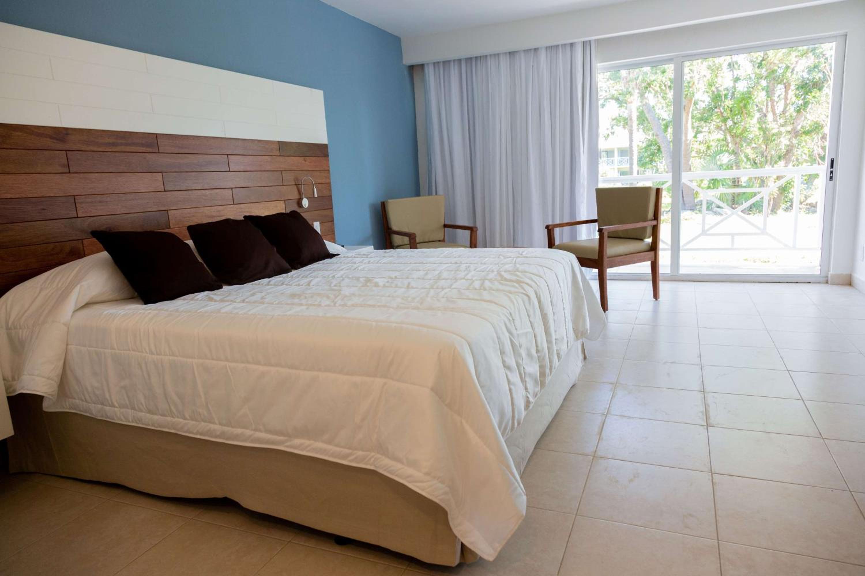 Superior King Room with Ocean View, Non-Smoking - Photo 1