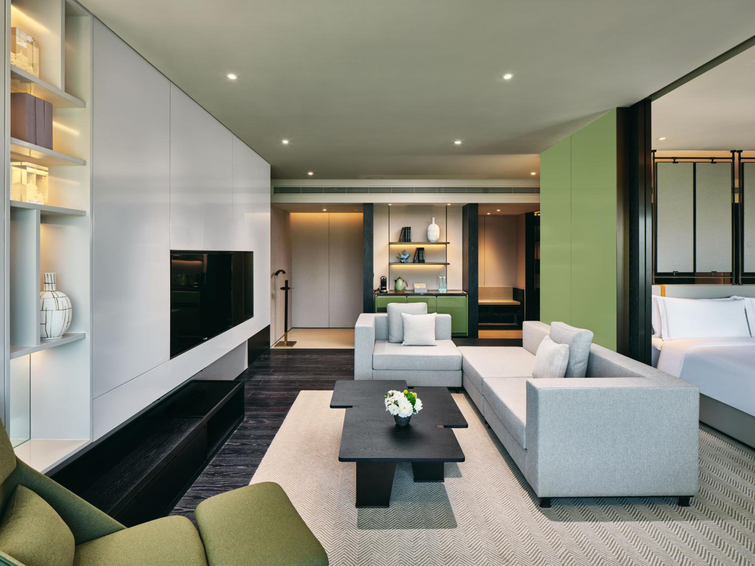 One-Bedroom King Suite with Garden View