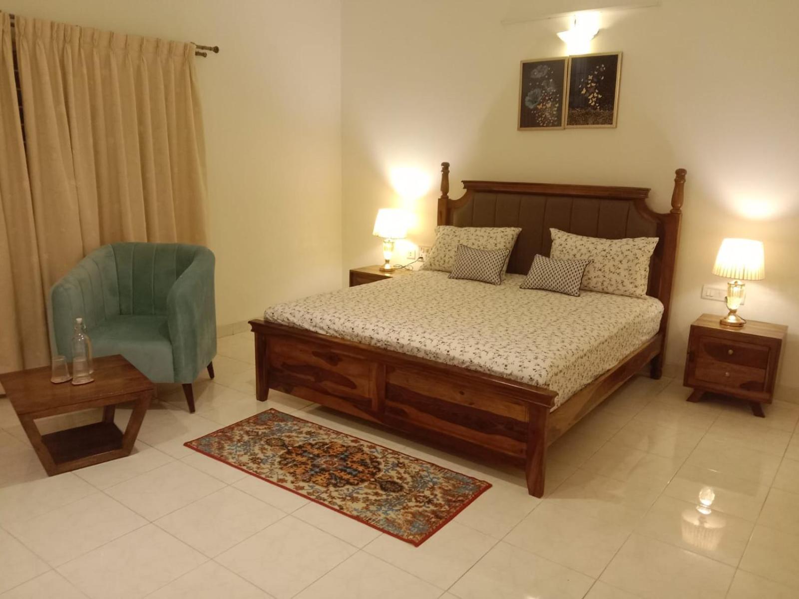 Deluxe King Room photo 1