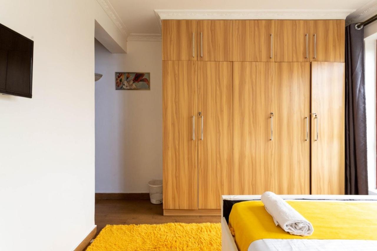 Four-Bedroom Apartment - Photo 11