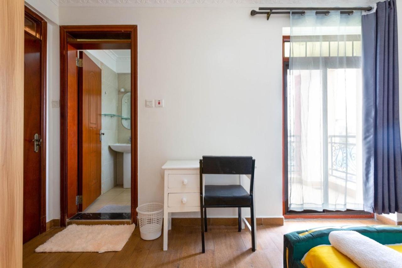 Four-Bedroom Apartment - Photo 3