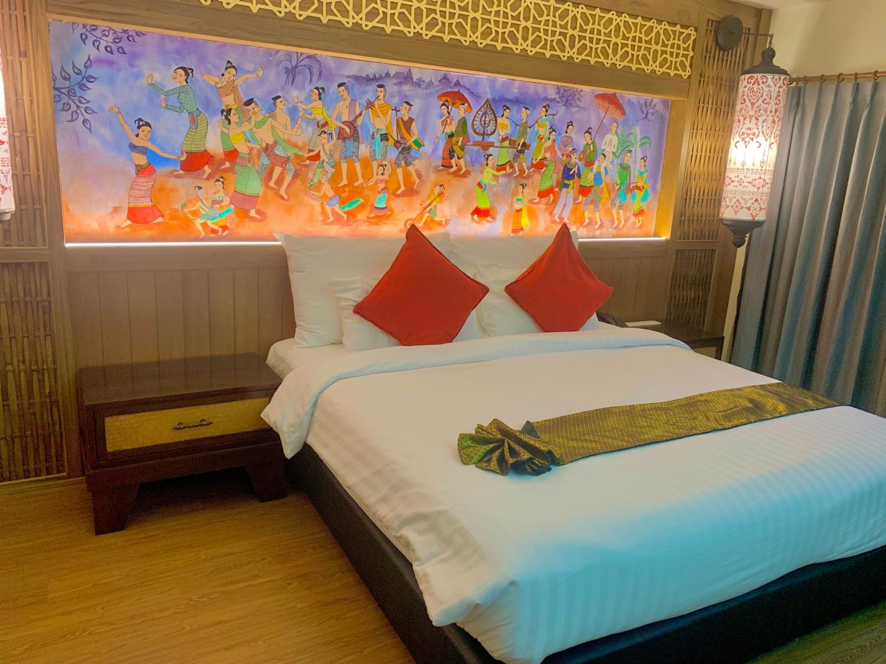 Grand Lanna King Room - Photo 7