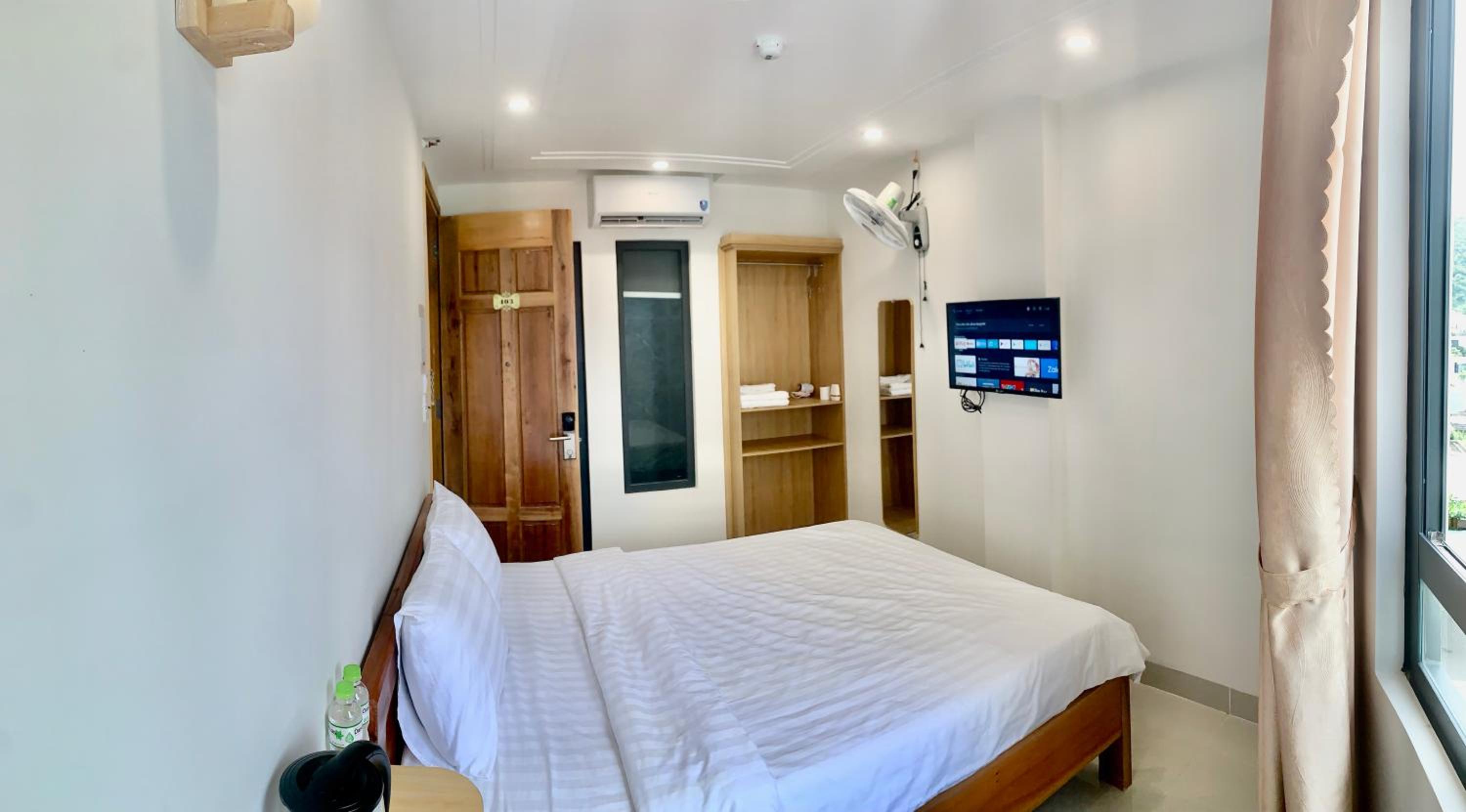 Deluxe Double Room with Shower photo 2