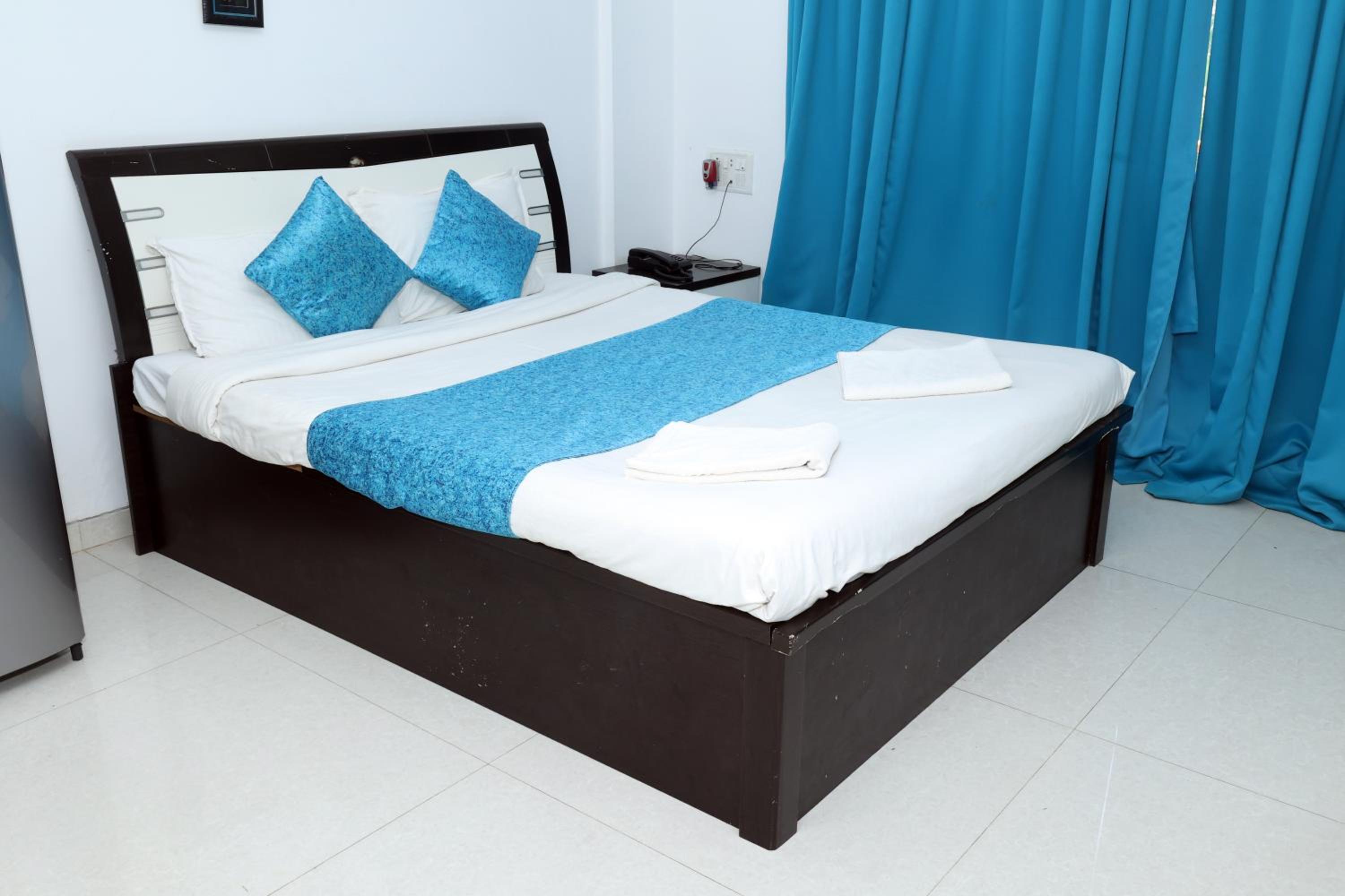 Double Room with Pool View - Photo 2