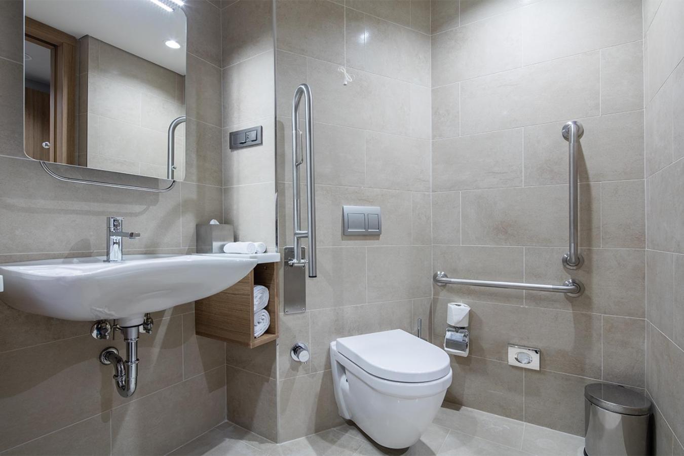 Queen Room - Accessible