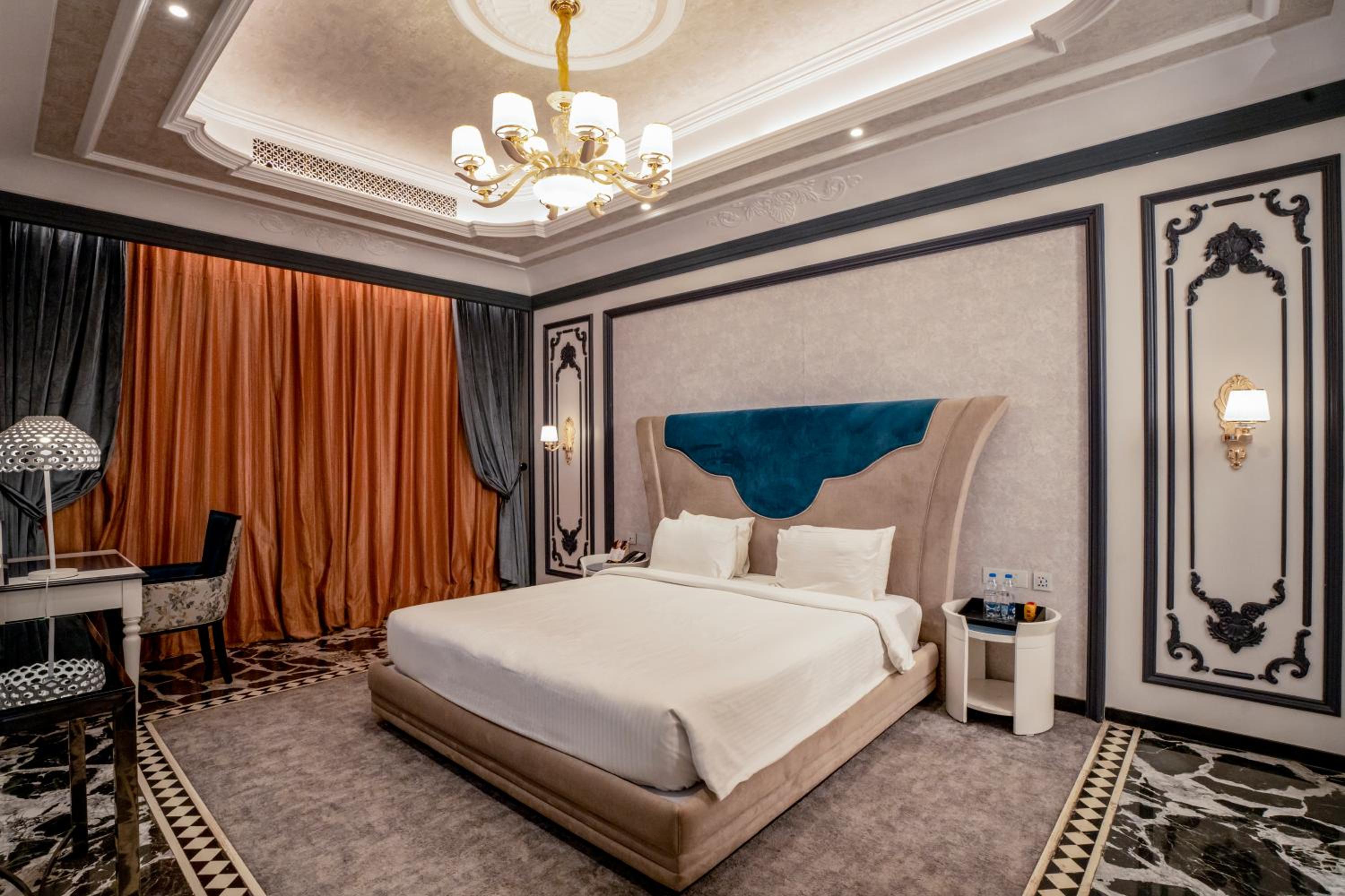 Suite - Photo 27