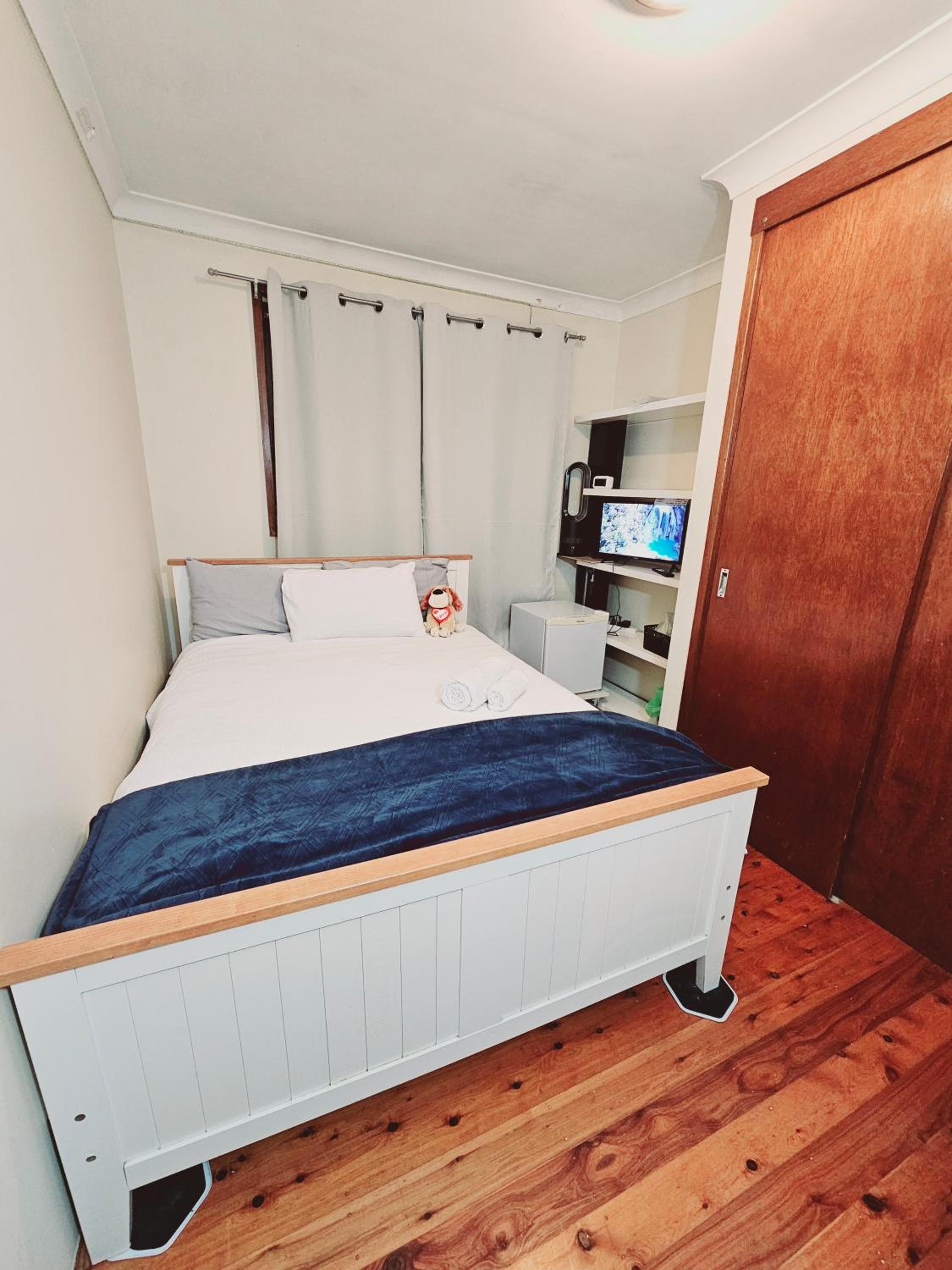 Double Room with Shared Bathroom photo 3