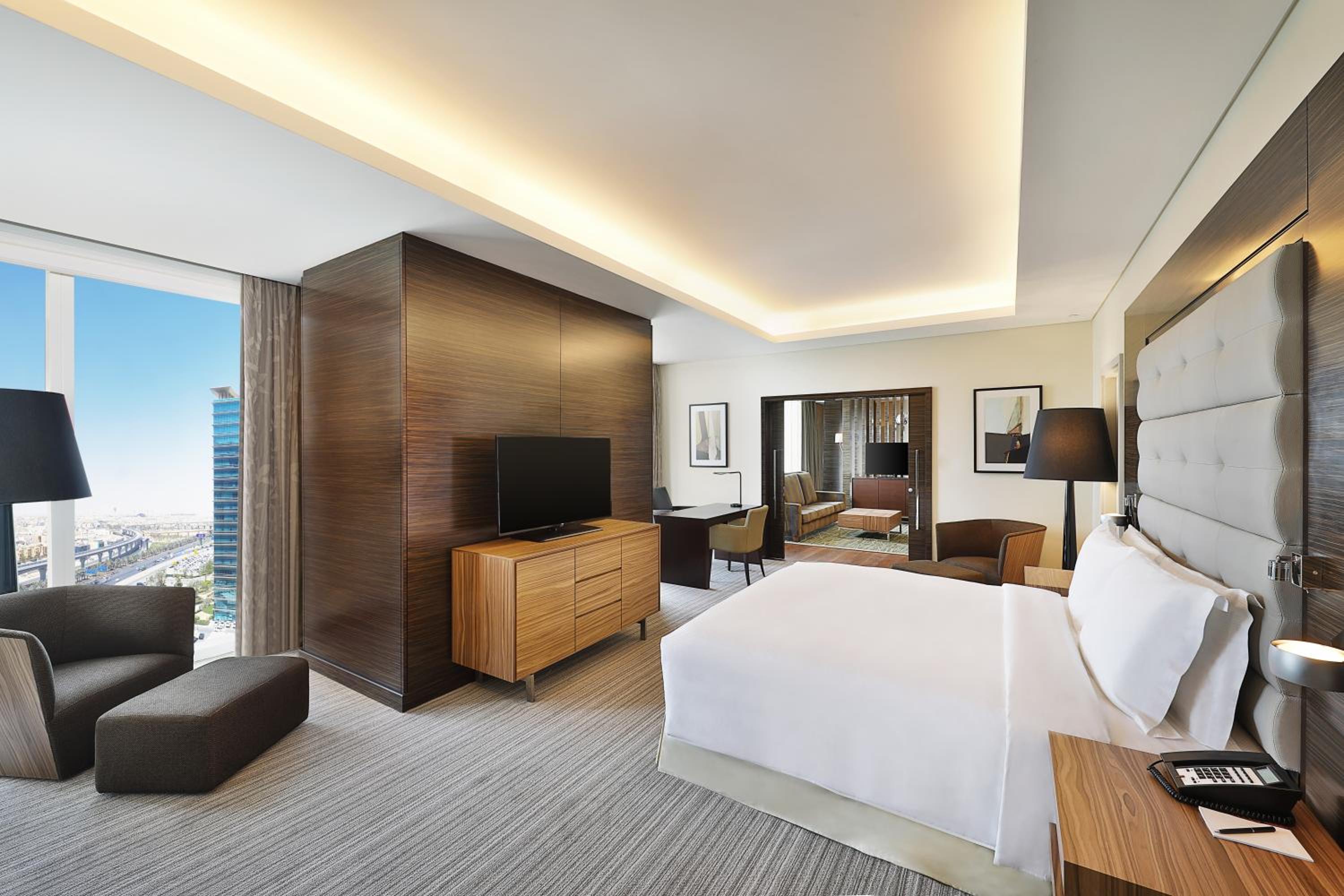 Deluxe One-Bedroom King Suite