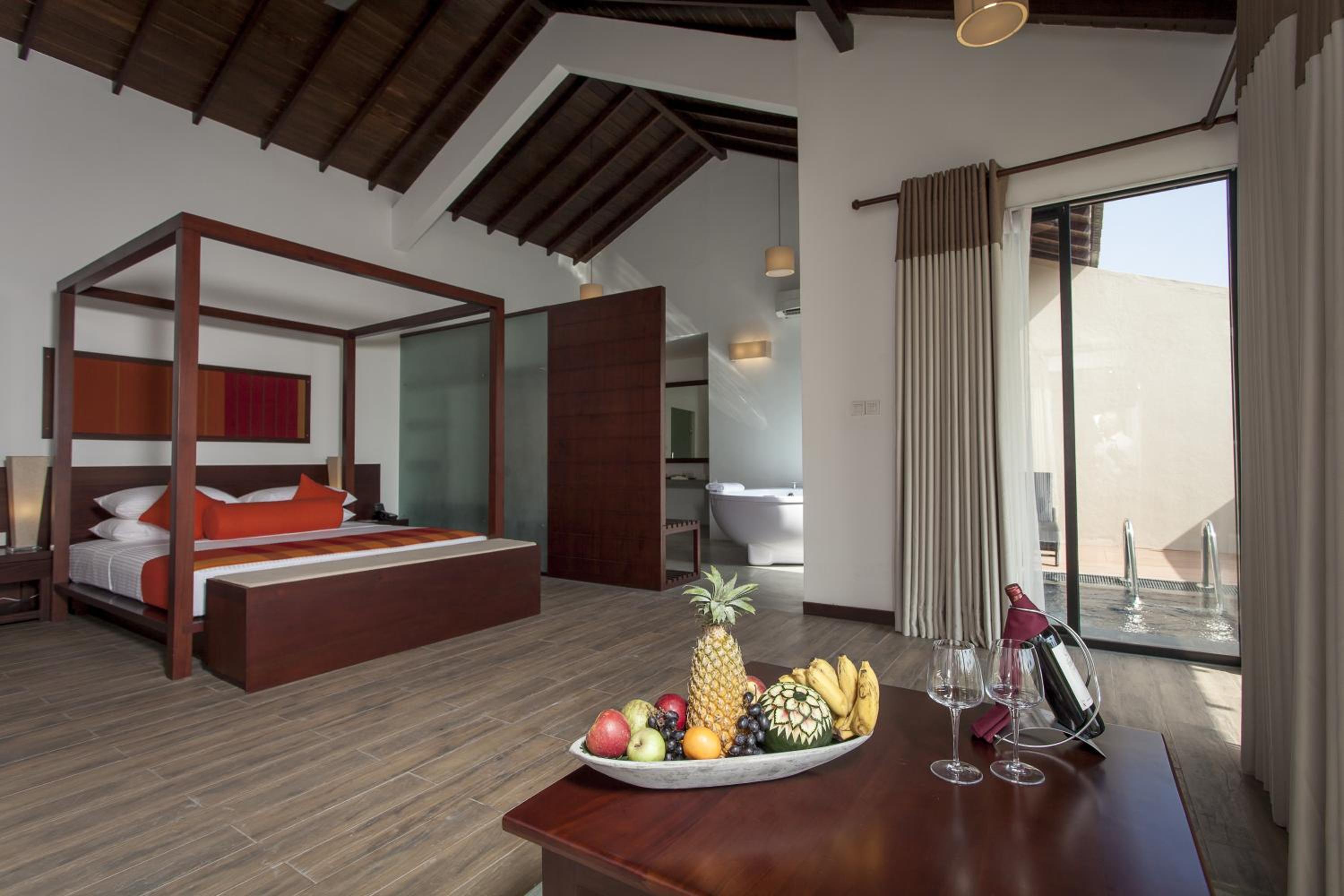 Suite Room with Plunge Pool & Ocean View