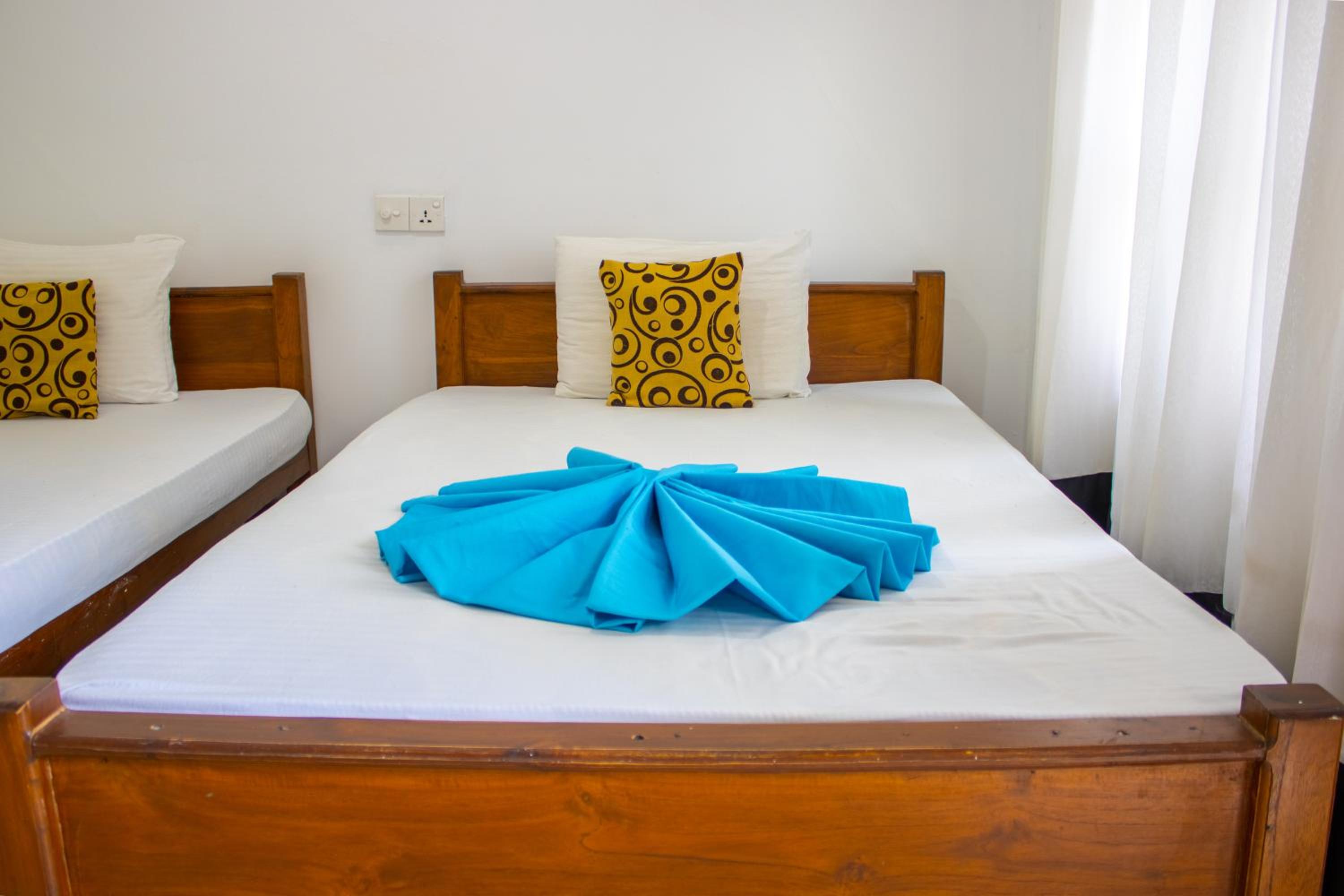 Twin Room with Private Bathroom photo 2