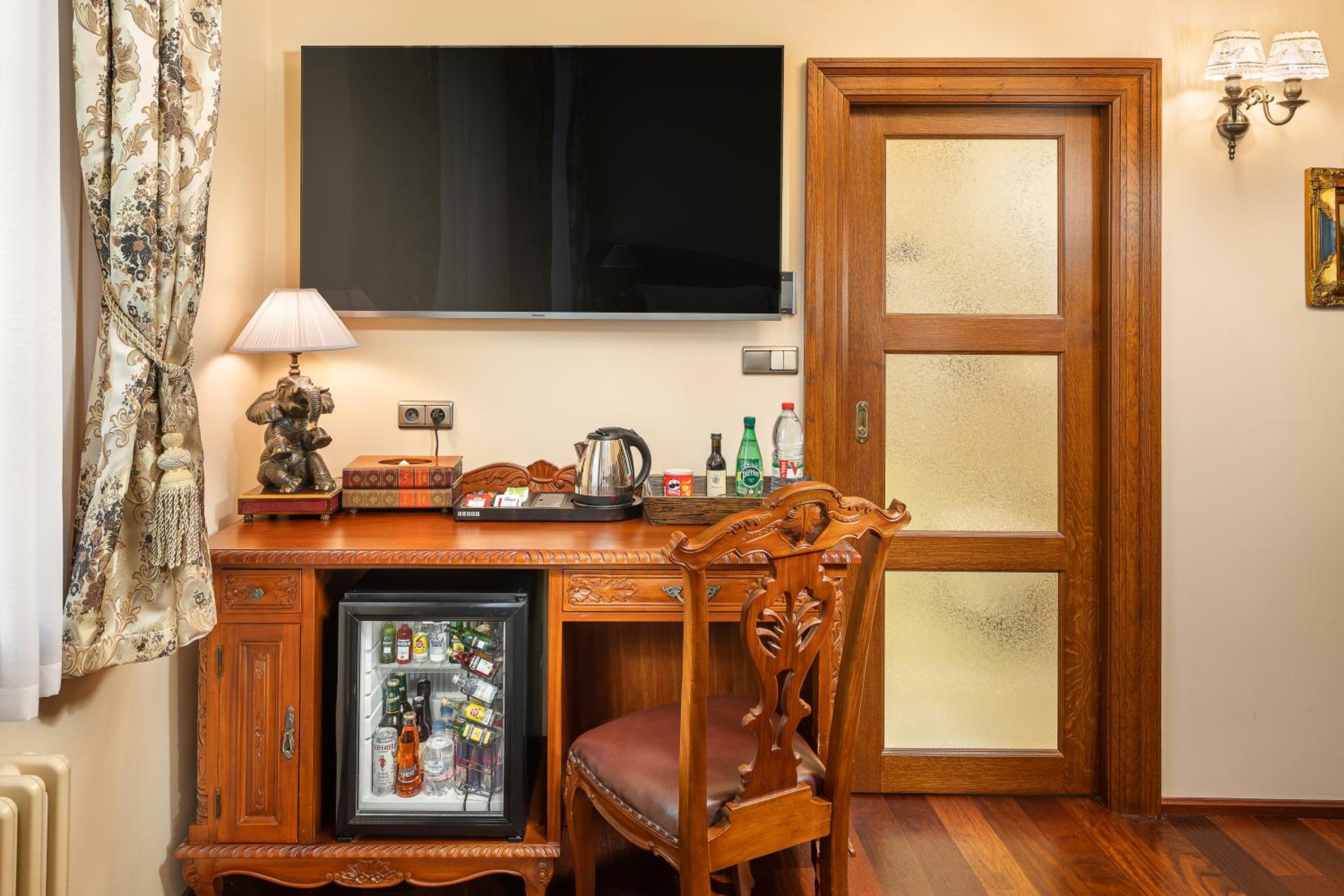 Superior Twin Room thumbnail 5