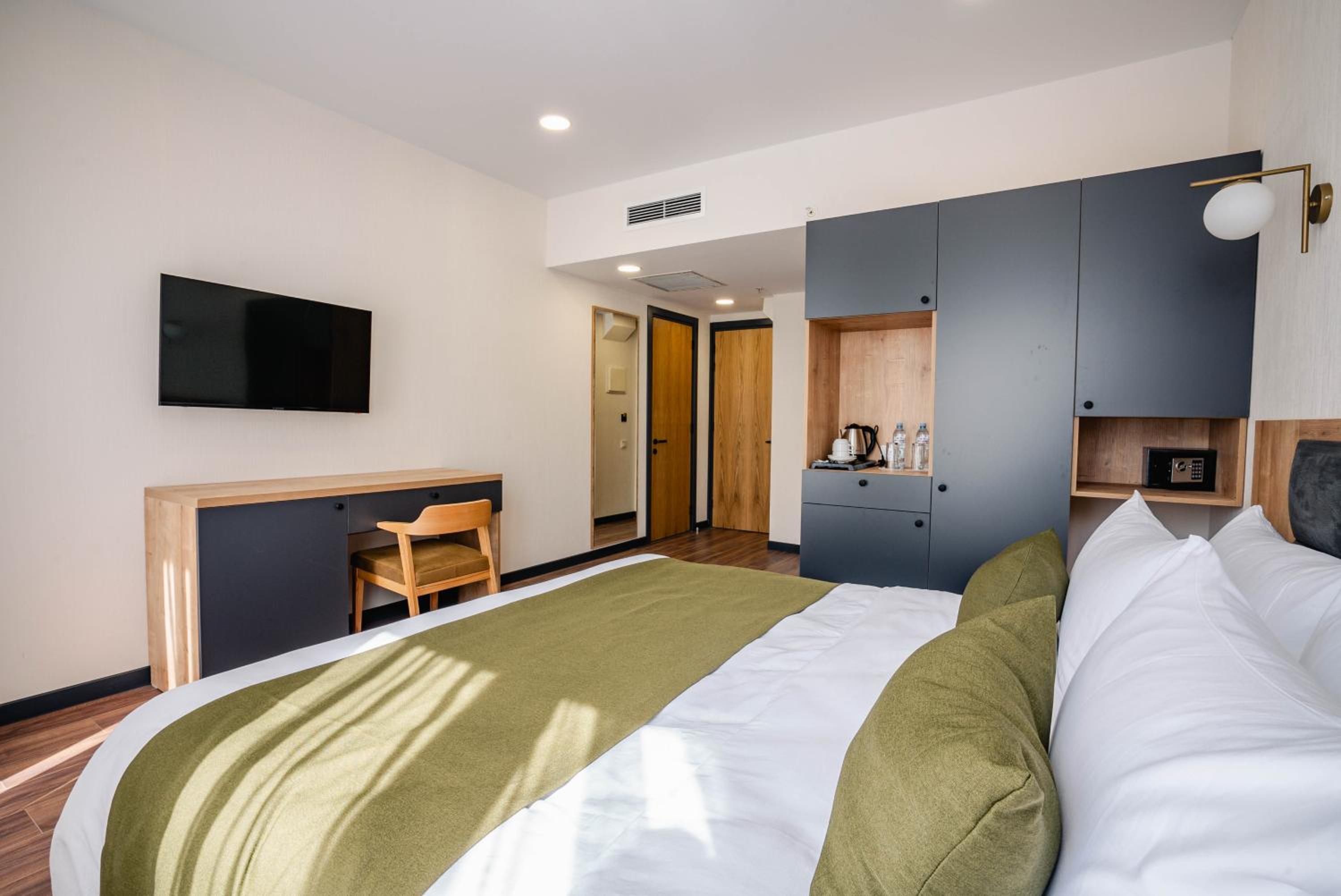 Deluxe Double or Twin Room - Photo 4