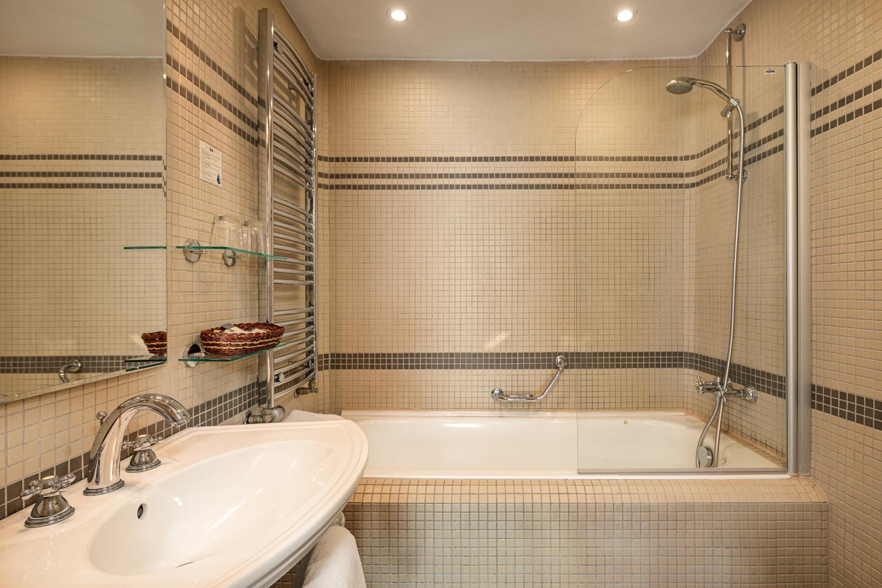 Duplex Suite - Photo 5