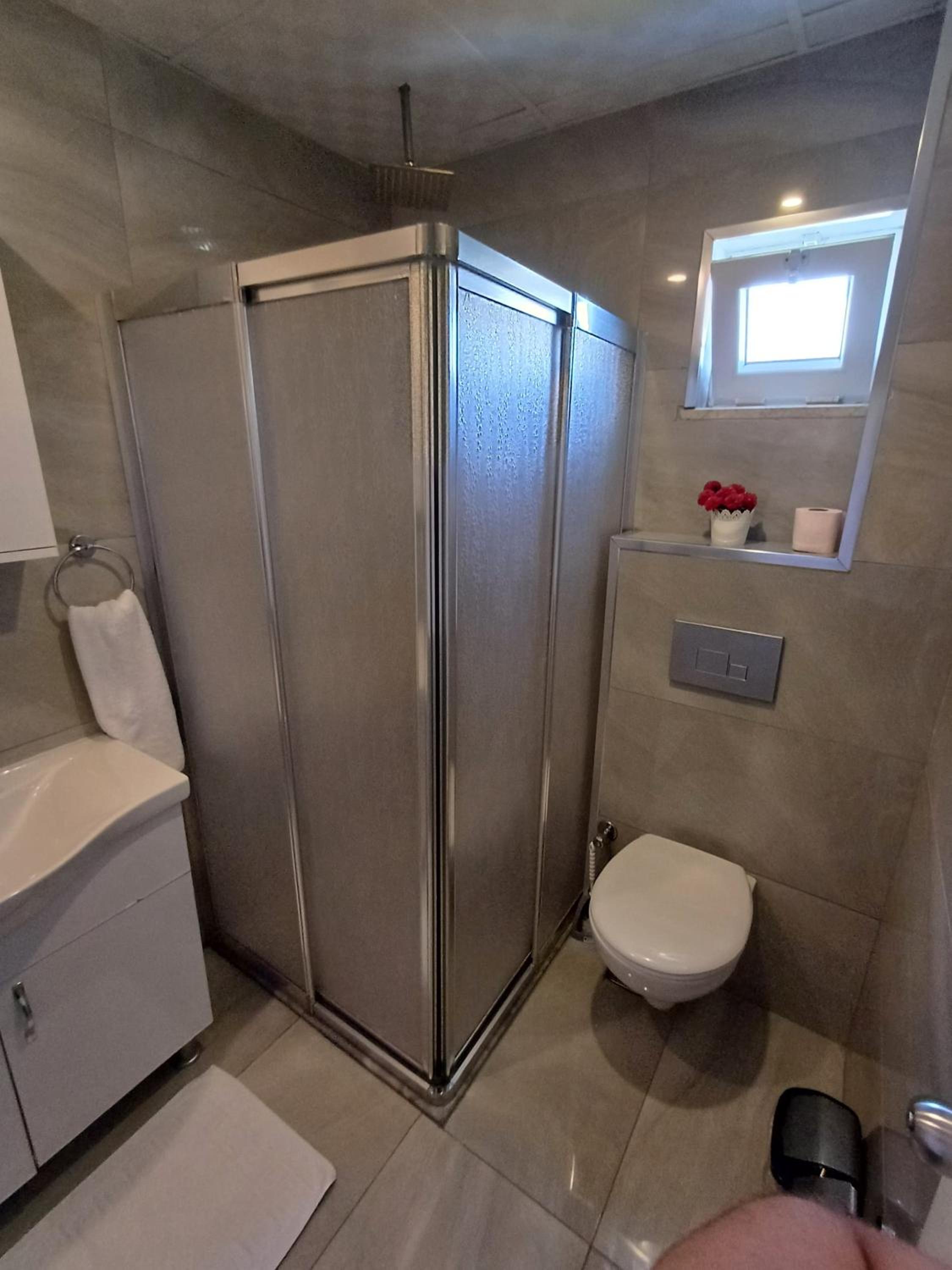 Deluxe Queen Room with Two Queen Beds - Photo 3