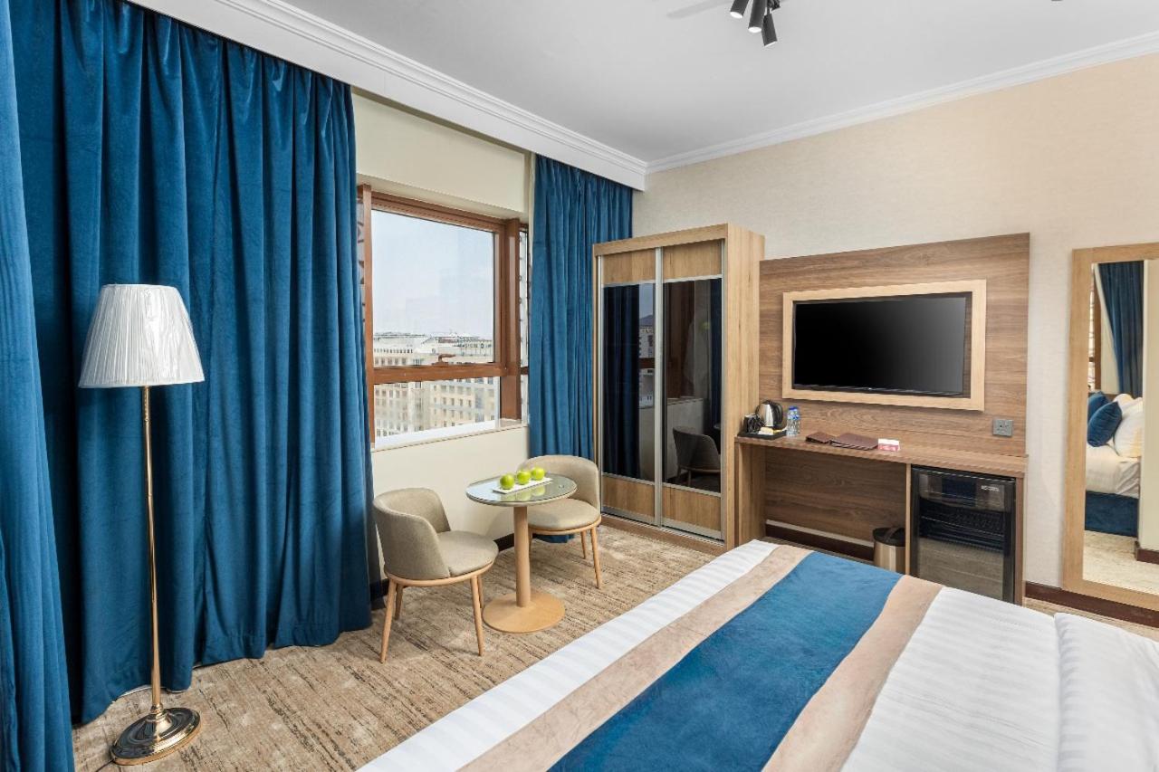 Deluxe King Room photo 1