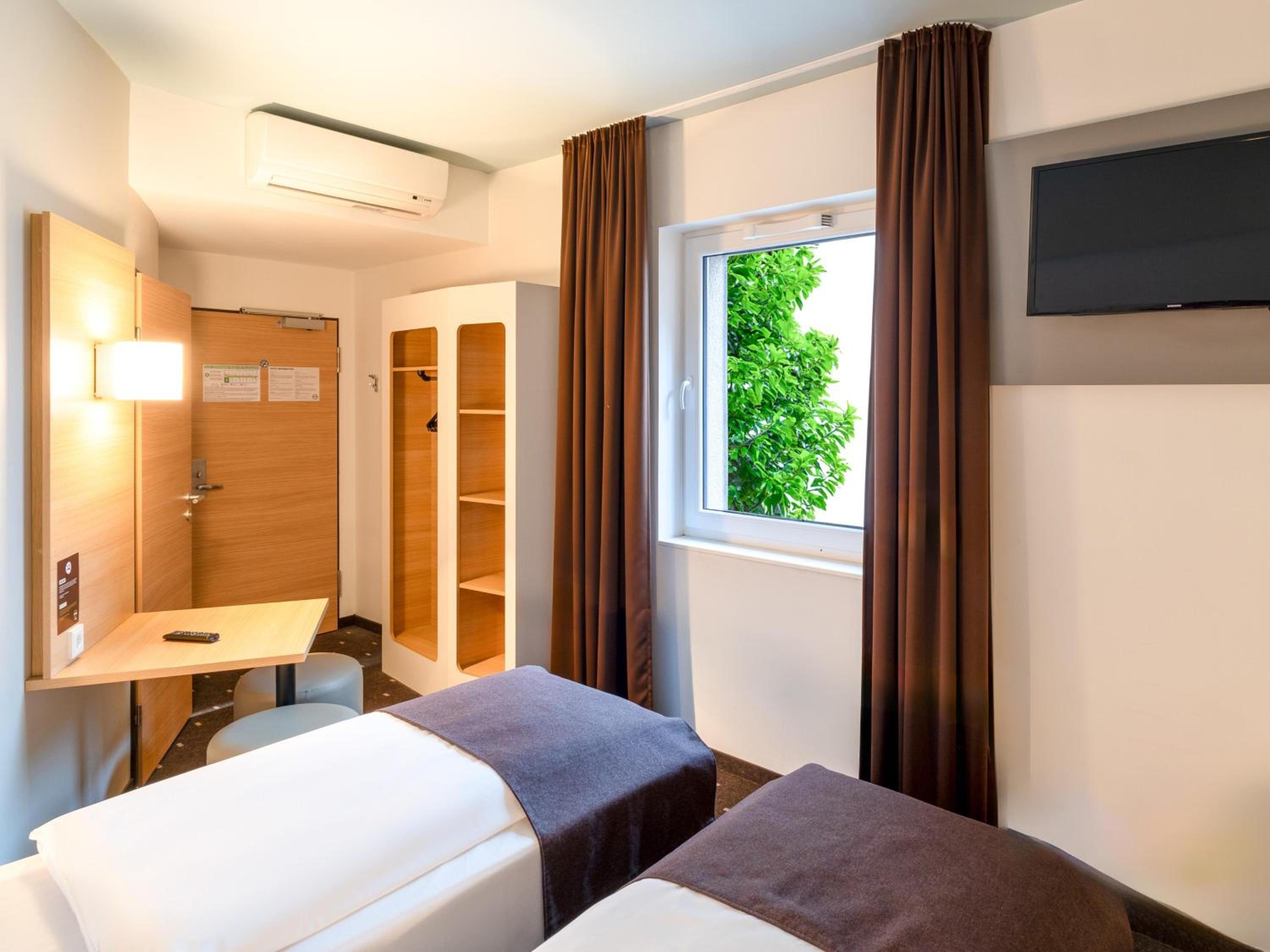 Twin Room - Photo 4
