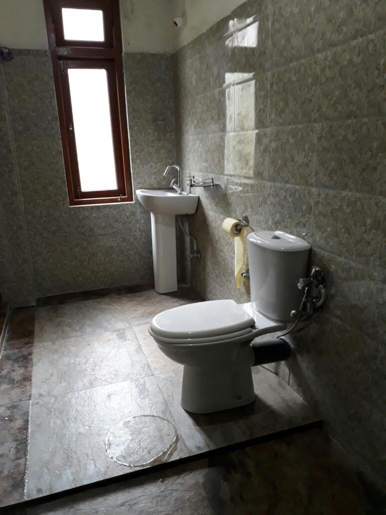 Standard King Room photo 3