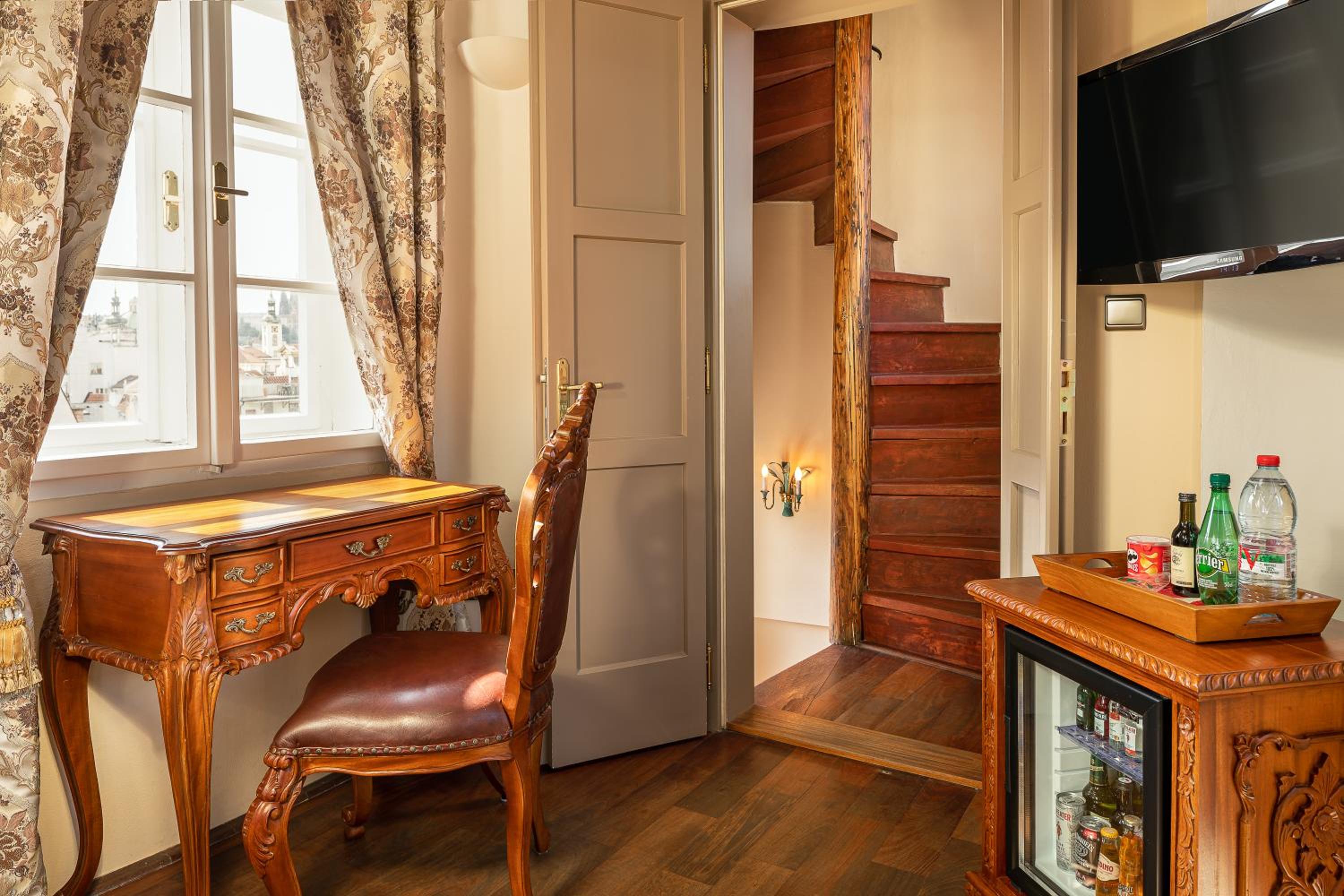 Tower Suite - Photo 6