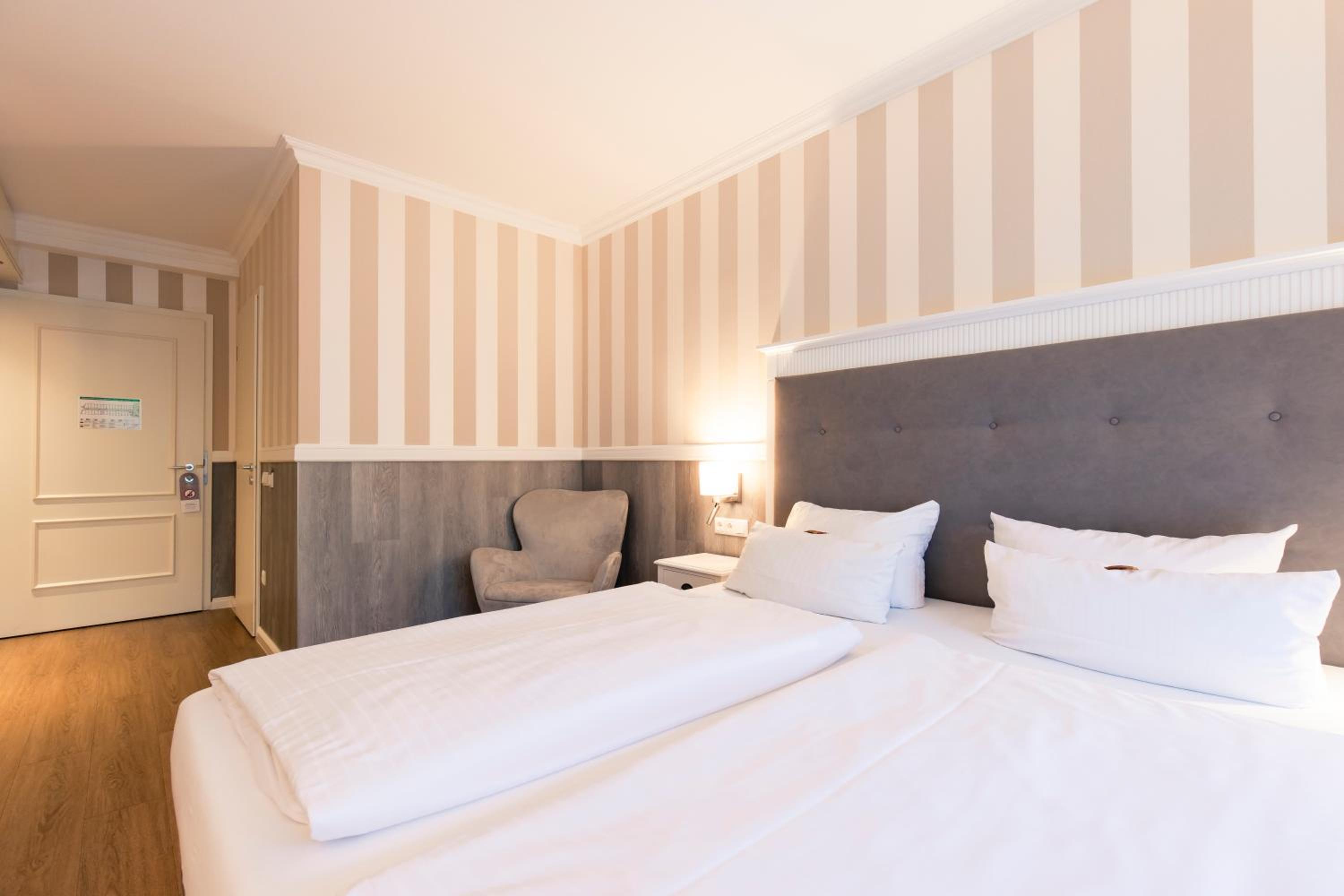 Deluxe Double Room with Garden View - Photo 6