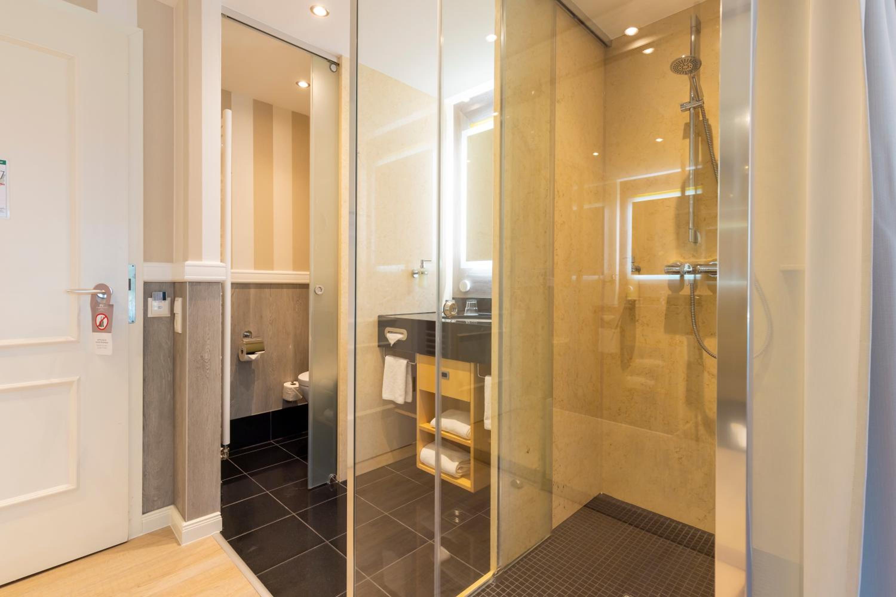 Deluxe Double Room with Garden View - Photo 17