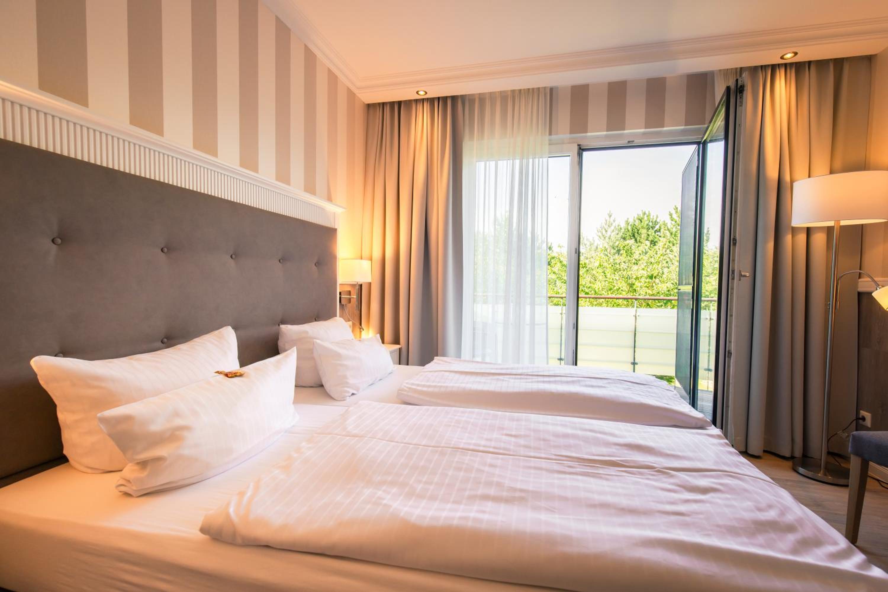 Deluxe Double Room with Garden View - Photo 11