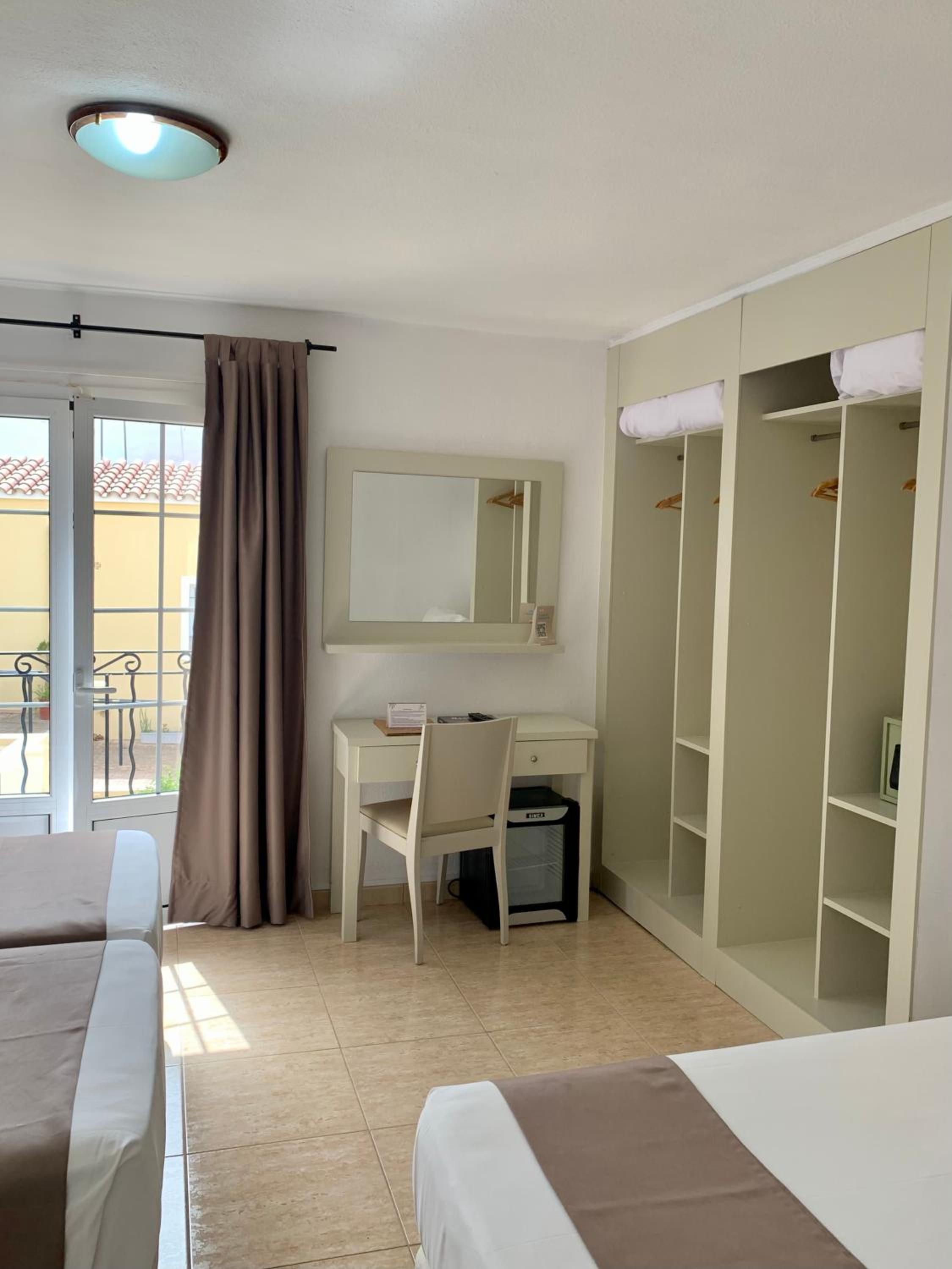 Standard Quadruple Room - Photo 7