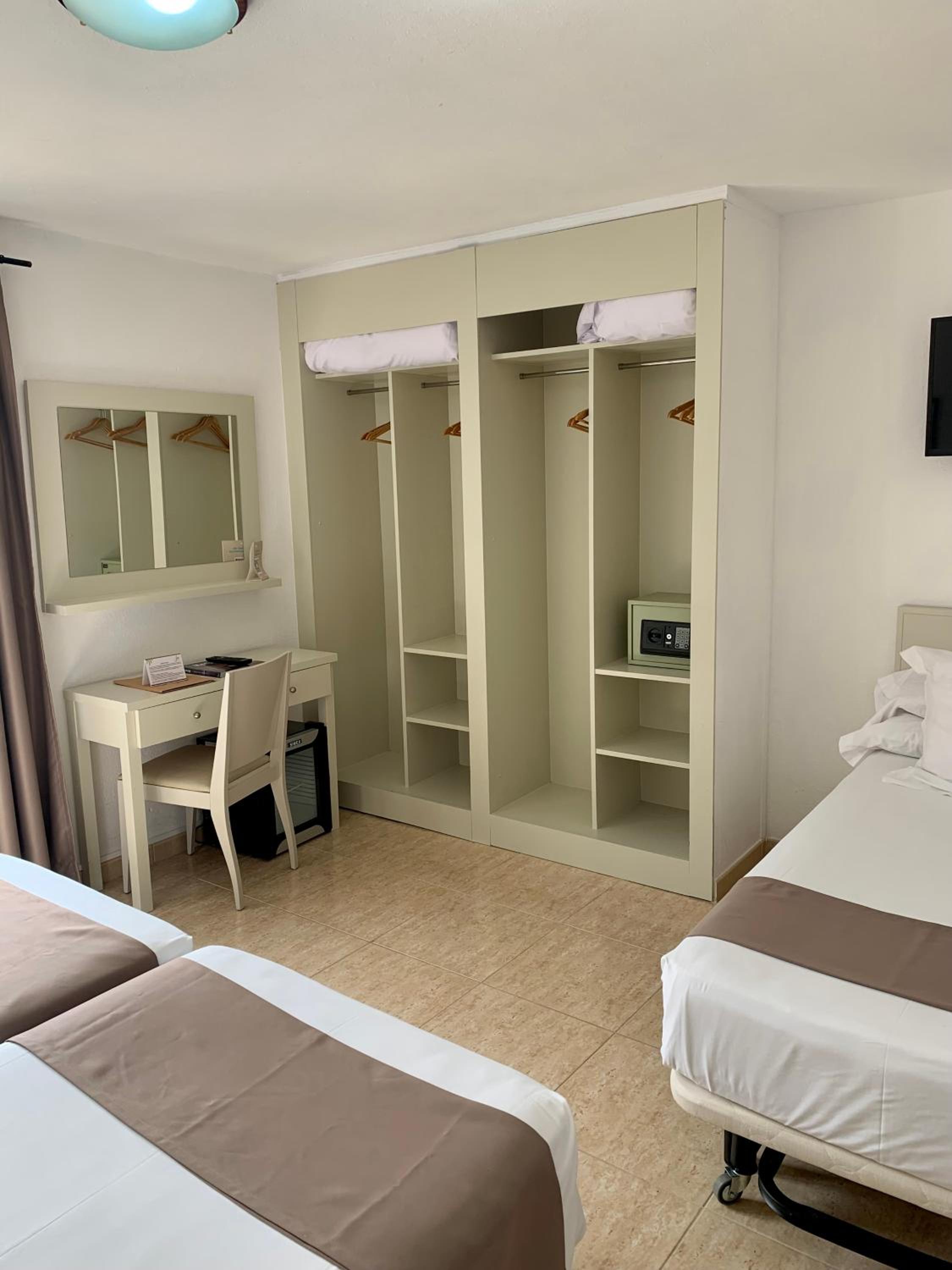 Standard Quadruple Room - Photo 2