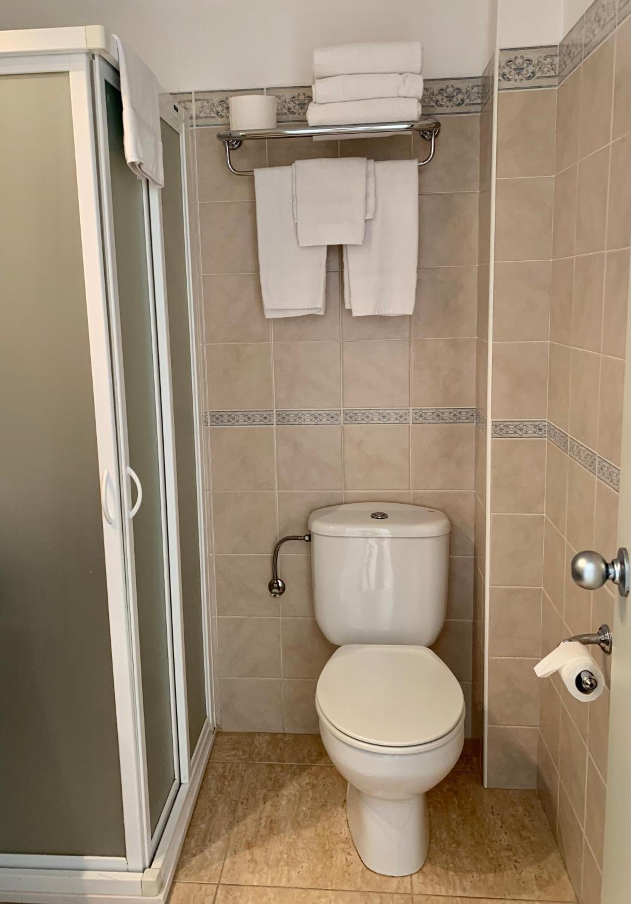 Standard Quadruple Room - Photo 5