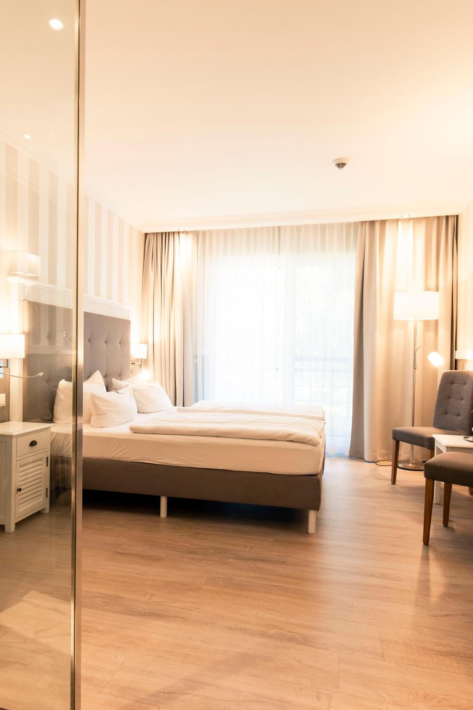 Deluxe Double Room with Garden View - Photo 16