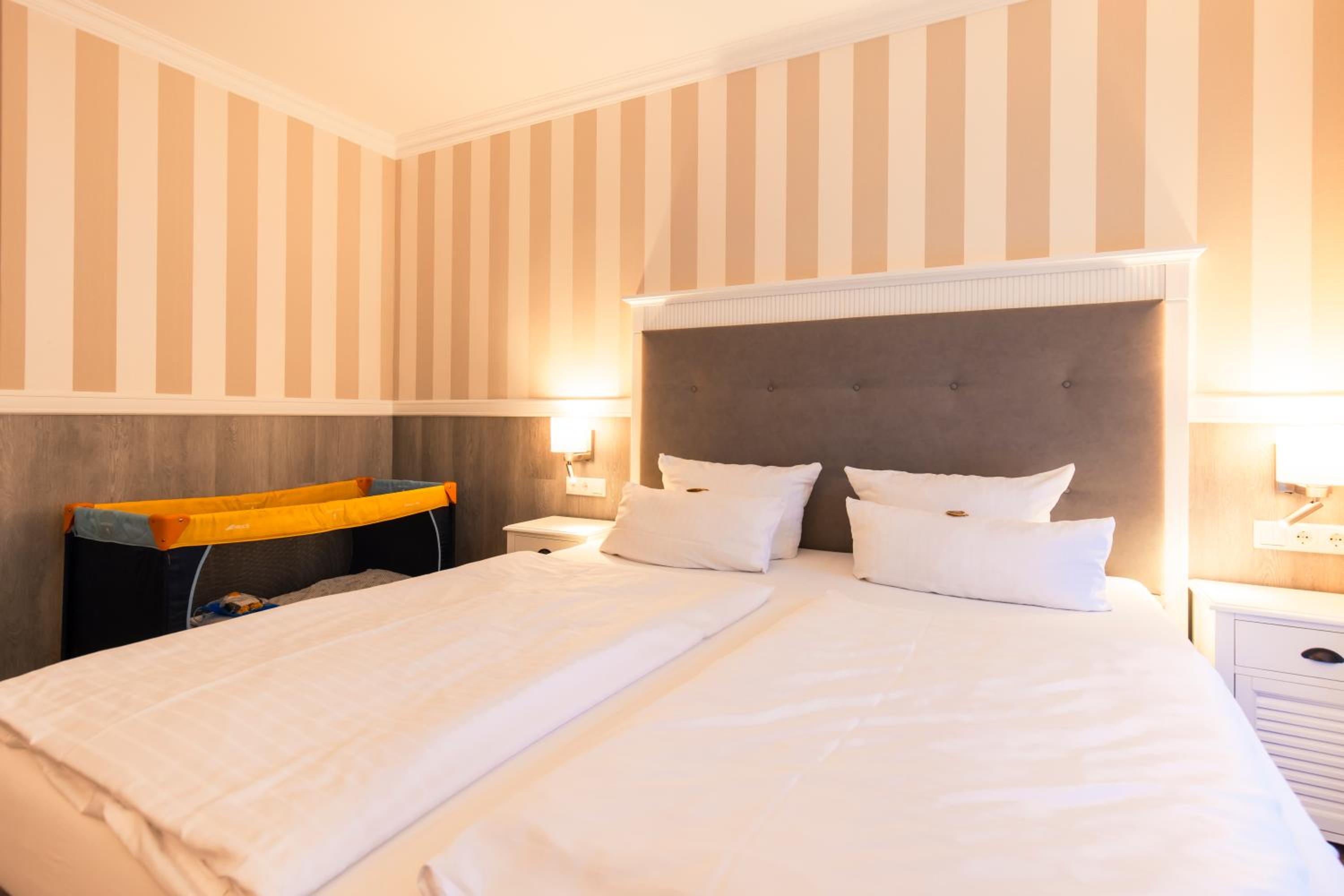 Deluxe Double Room with Garden View - Photo 4