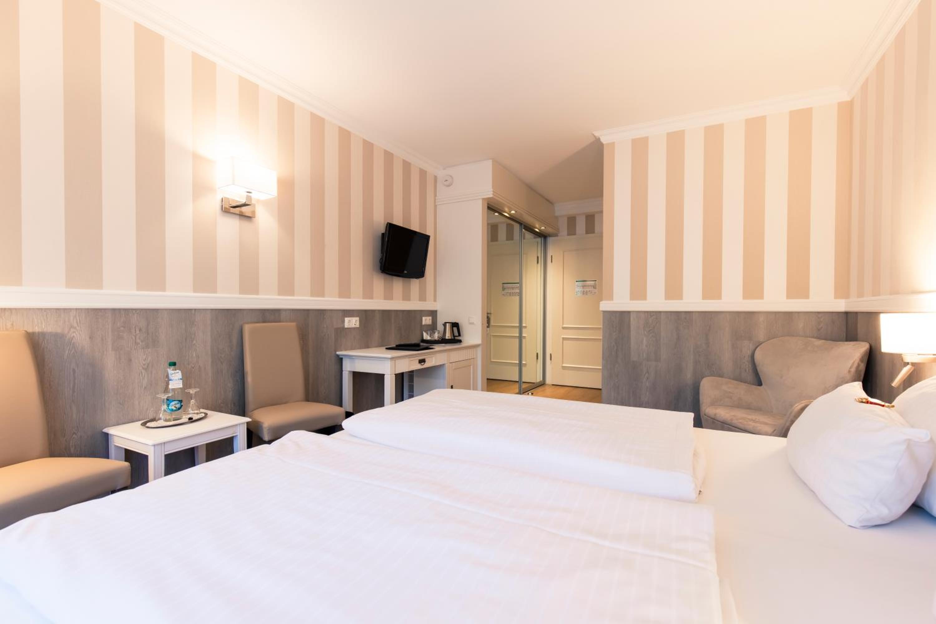 Deluxe Double Room with Garden View - Photo 7