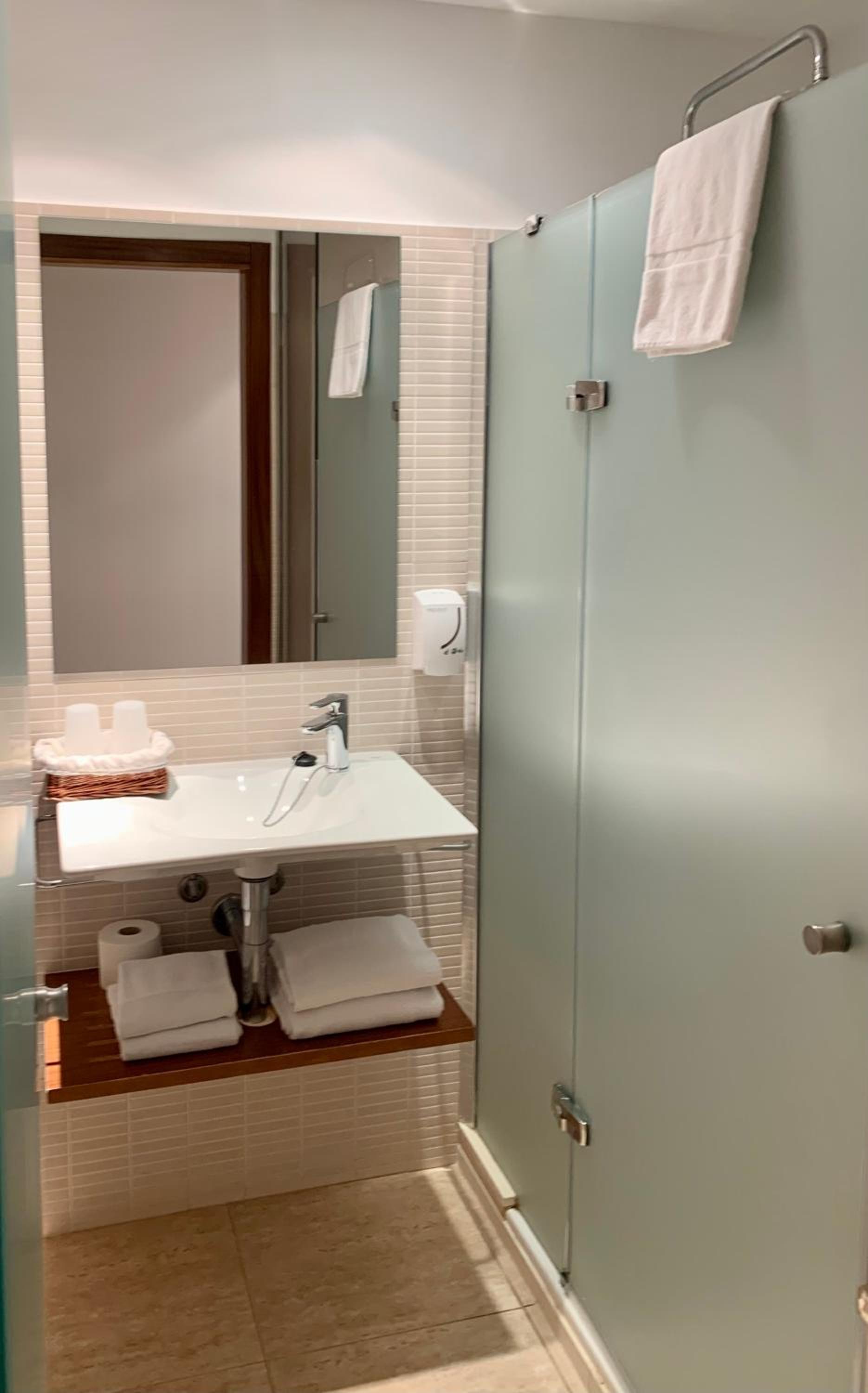 Select Double or Twin Room - Photo 13