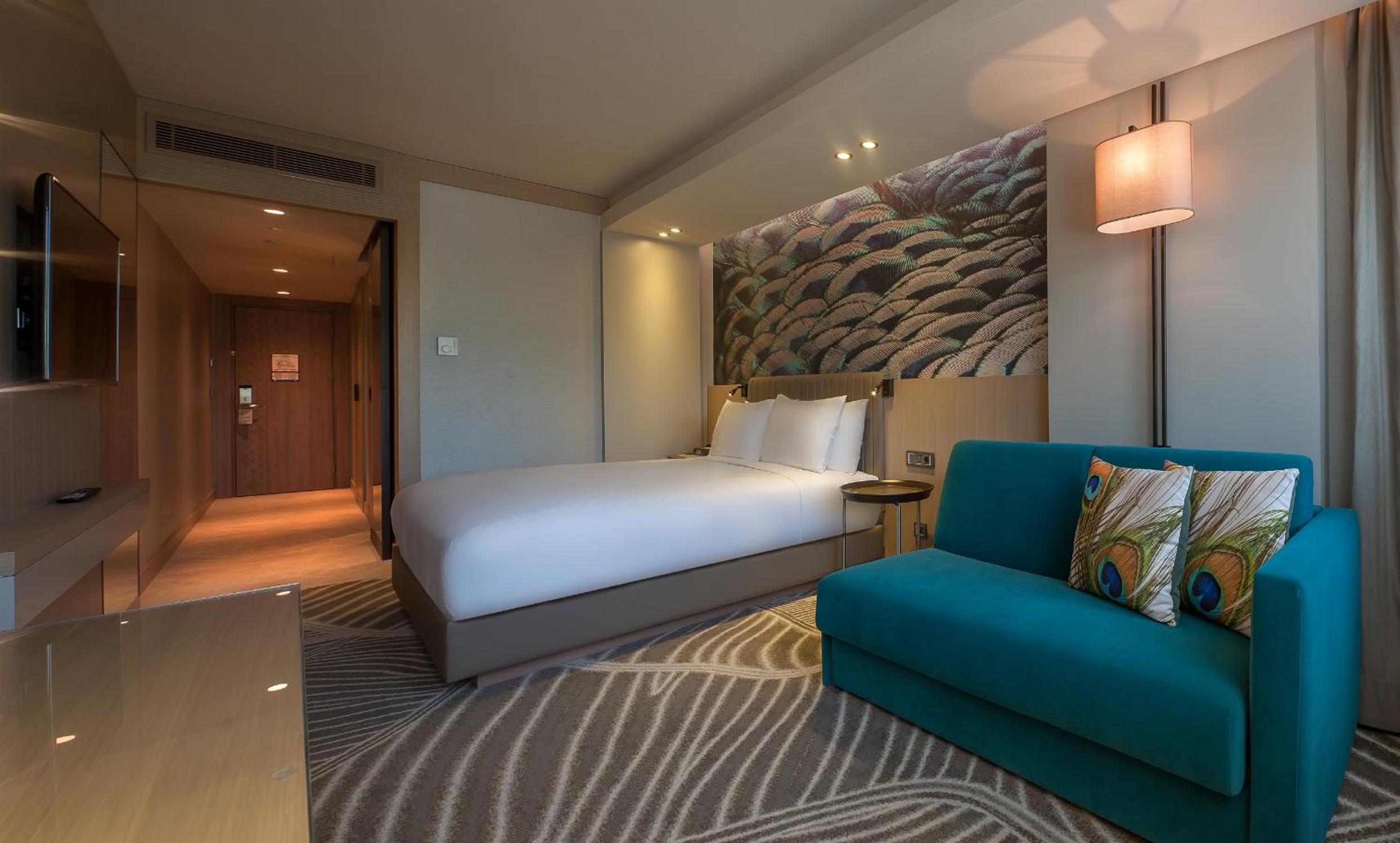 Deluxe Queen Room