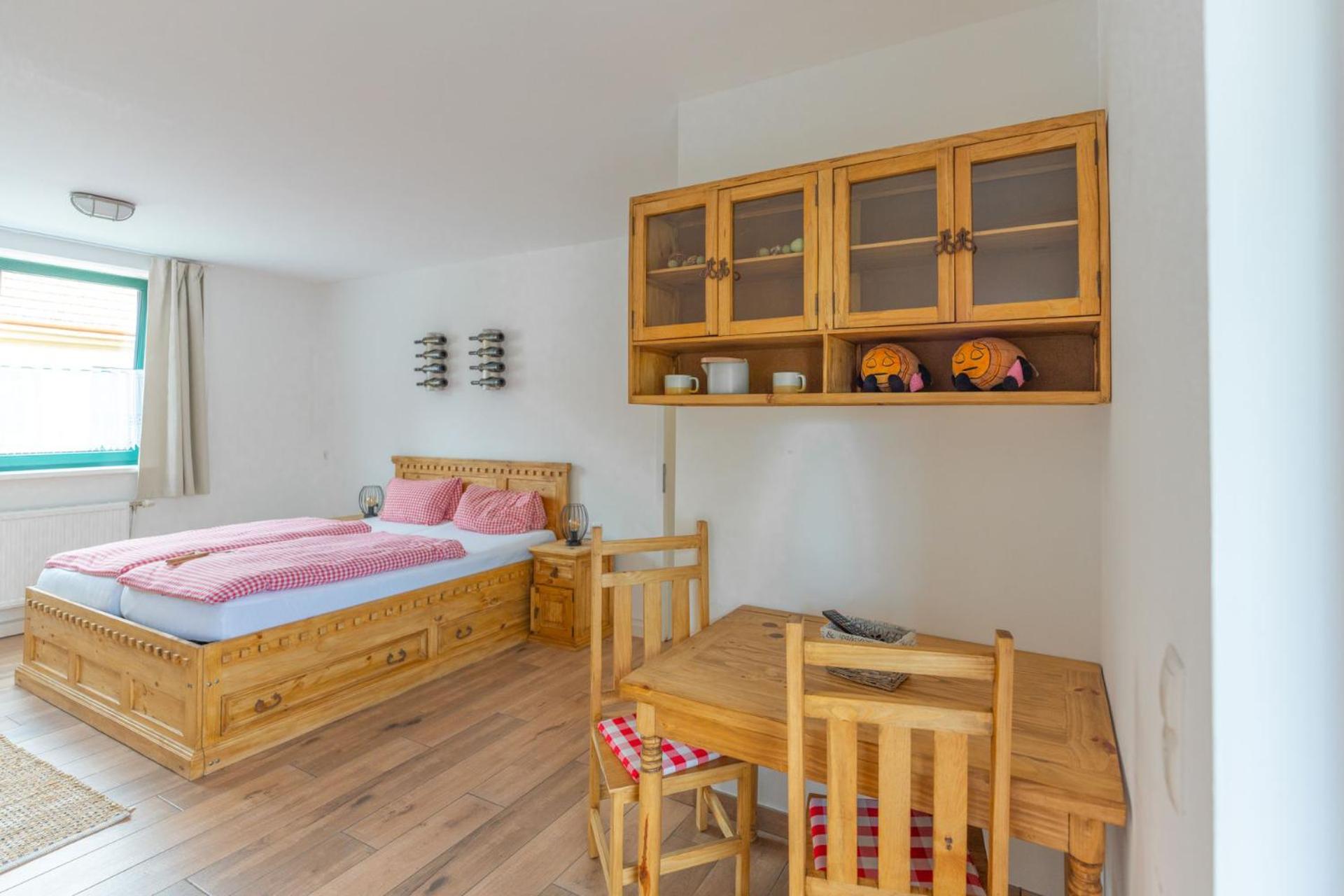 Five-Bedroom House photo 1