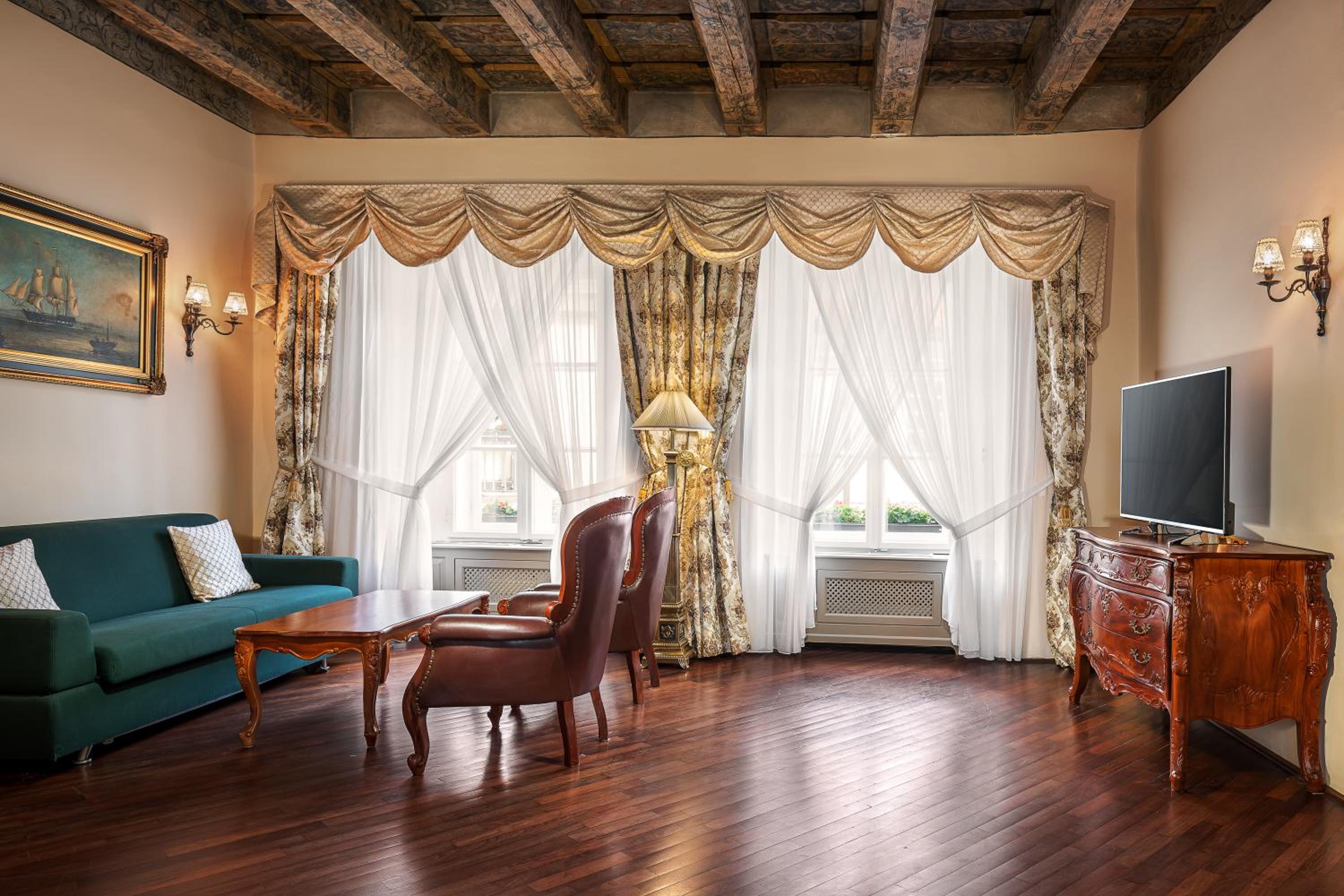 Iron Gate Suite - Photo 3