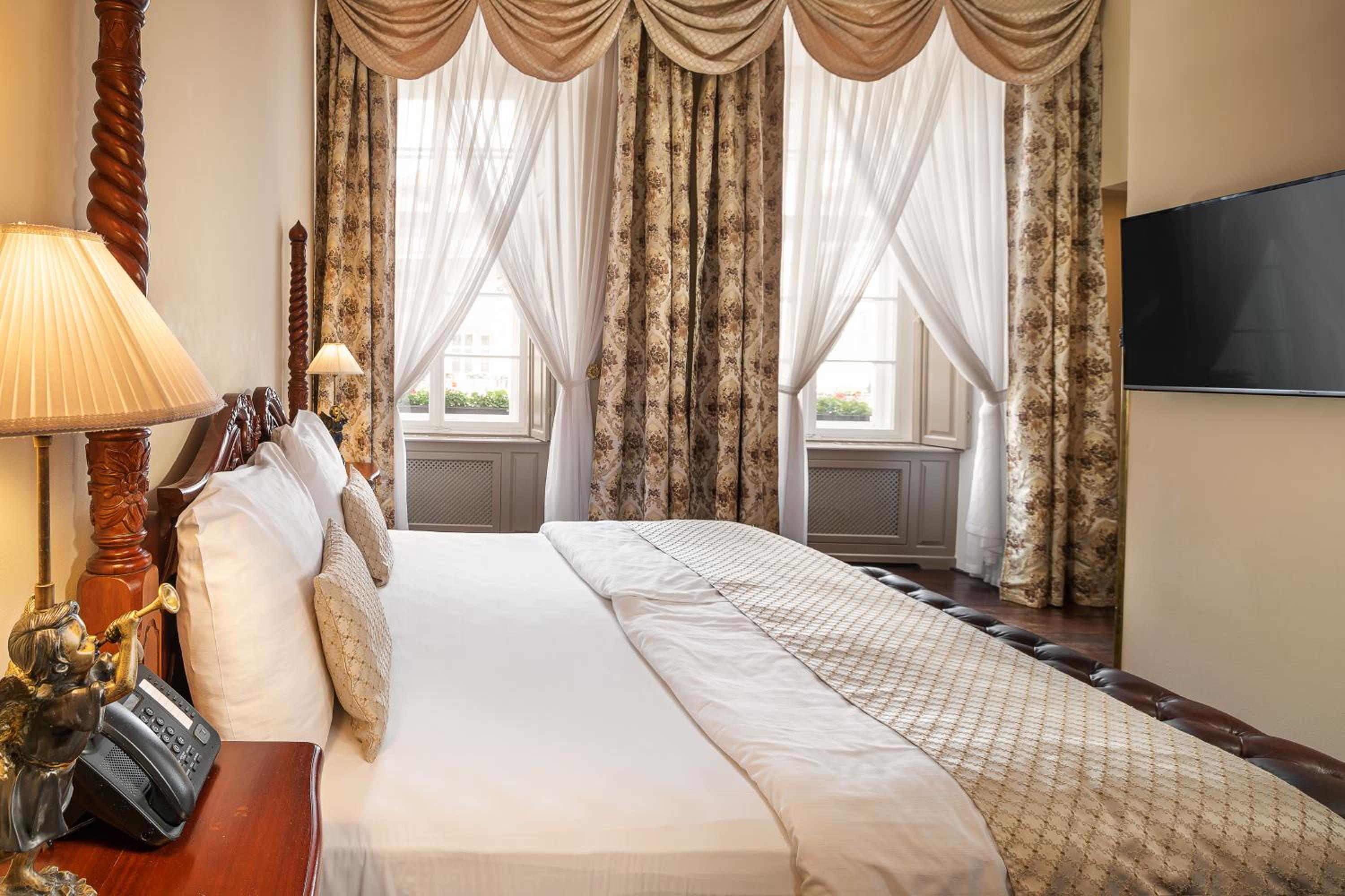Iron Gate Suite - Photo 5