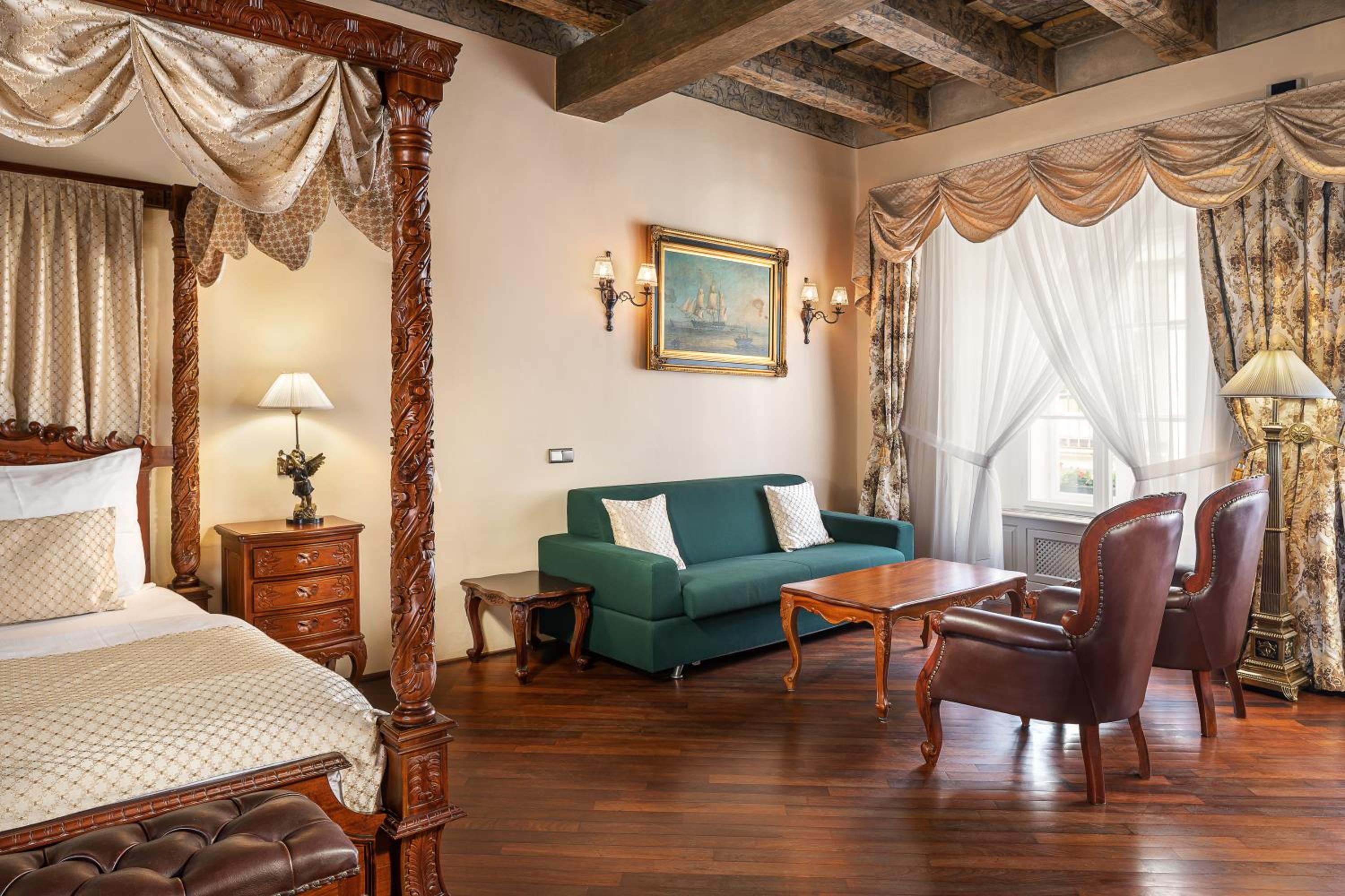 Iron Gate Suite - Photo 4