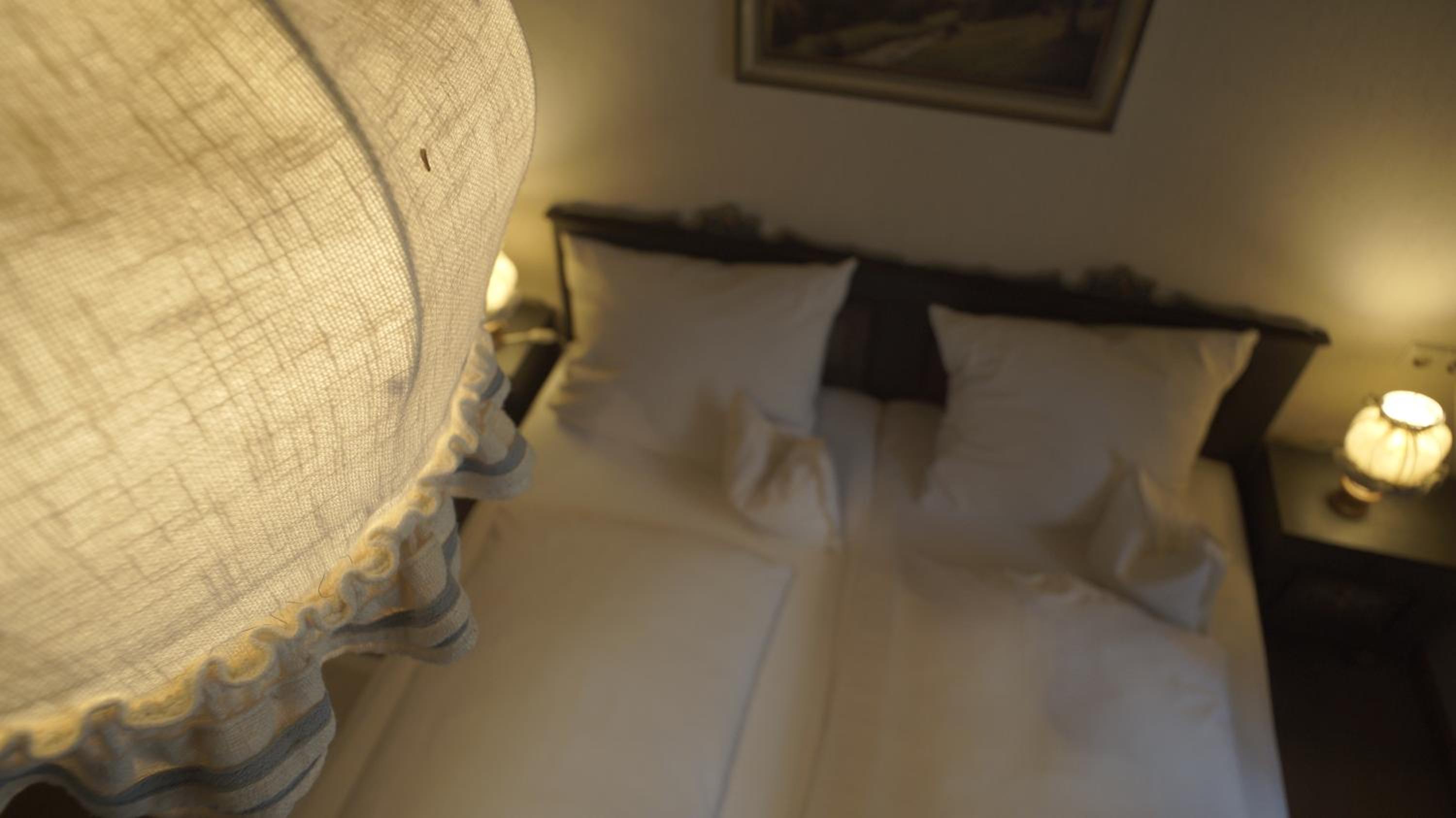 Deluxe Double Room with Shower - Photo 3
