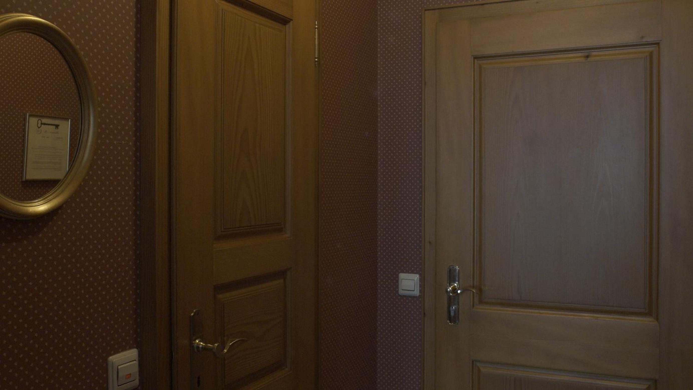 Single Room with Private Bathroom photo 2