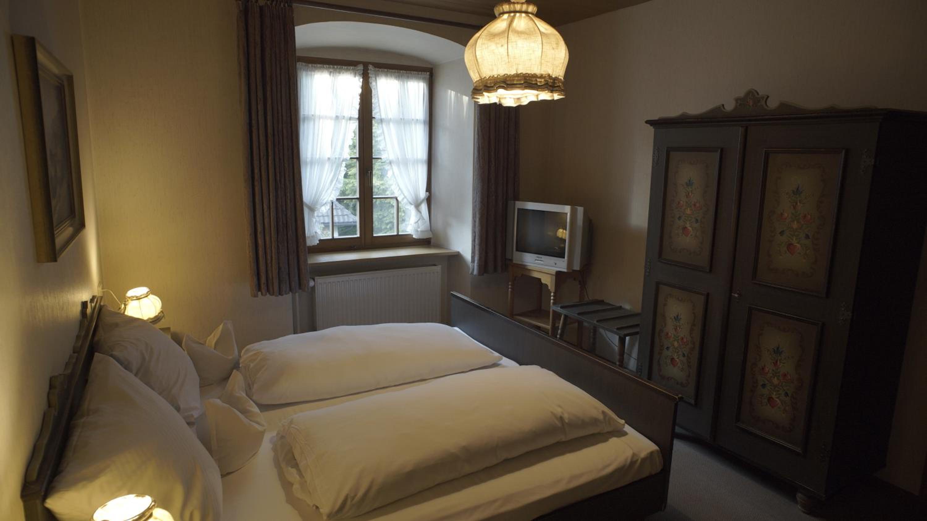 Deluxe Double Room with Shower - Photo 5