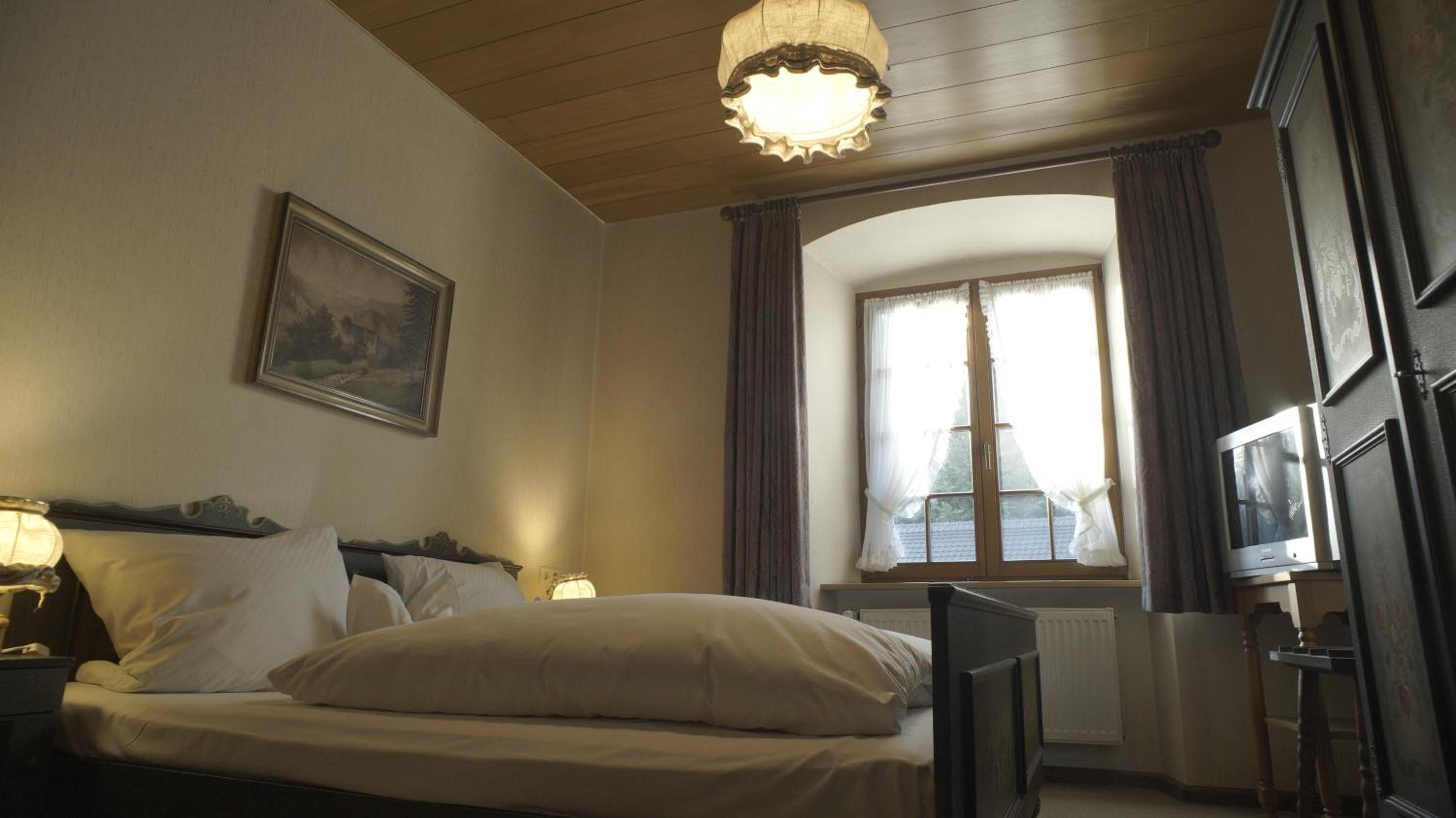 Deluxe Double Room with Shower - Photo 2