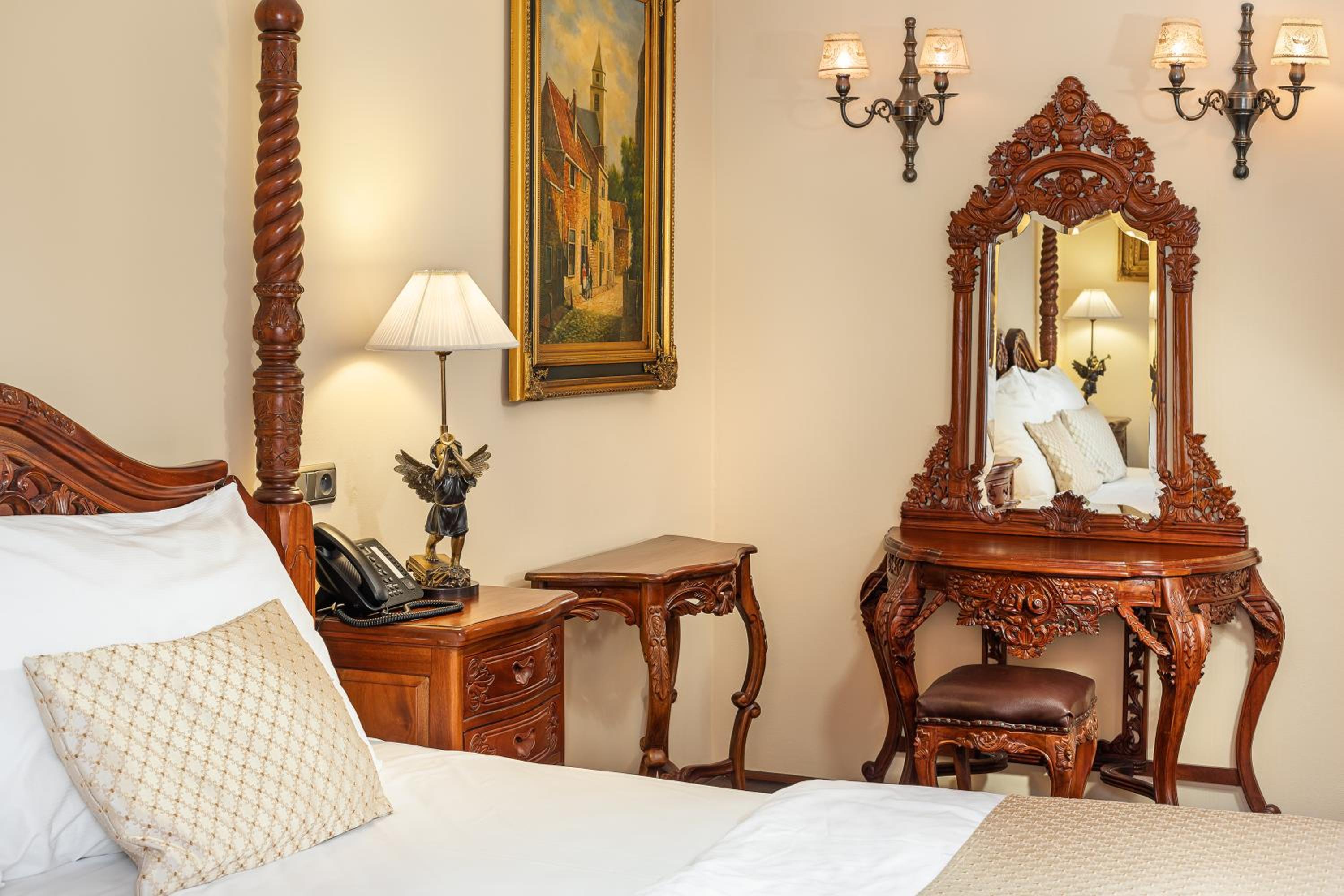 Deluxe Suite - Photo 3