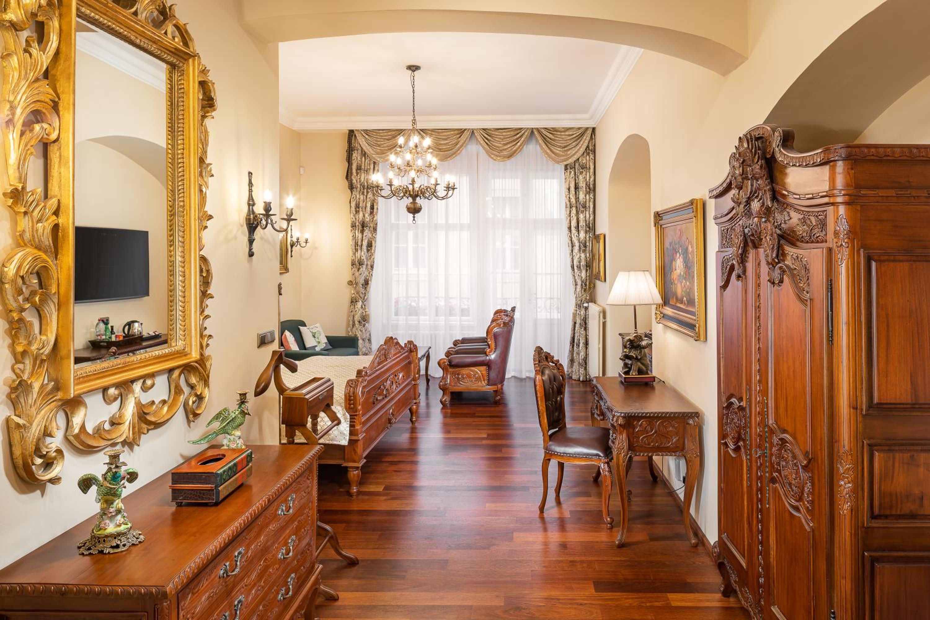 Deluxe Suite - Photo 8