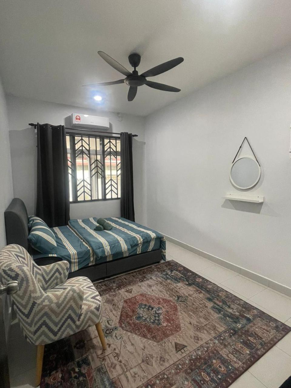 Three-Bedroom House photo 2